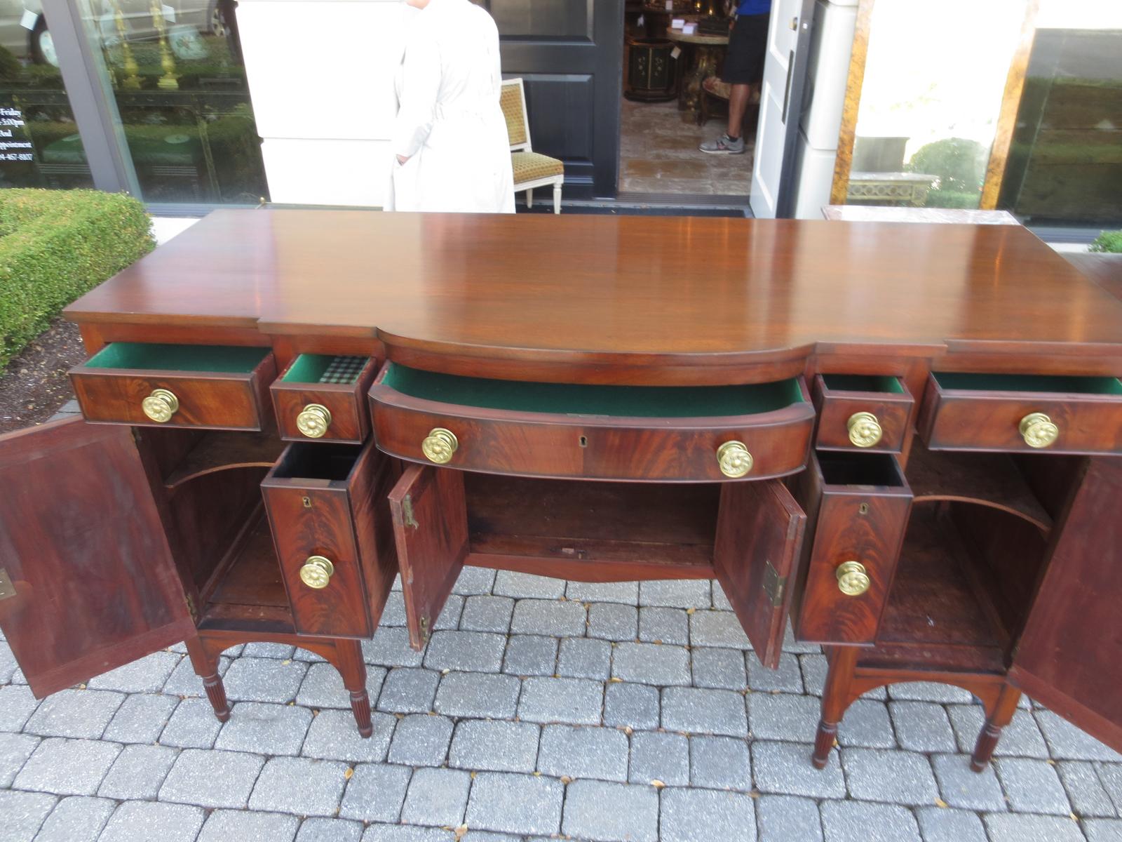 19th Century American Federal Mahogany Sideboard In Good Condition In Atlanta, GA