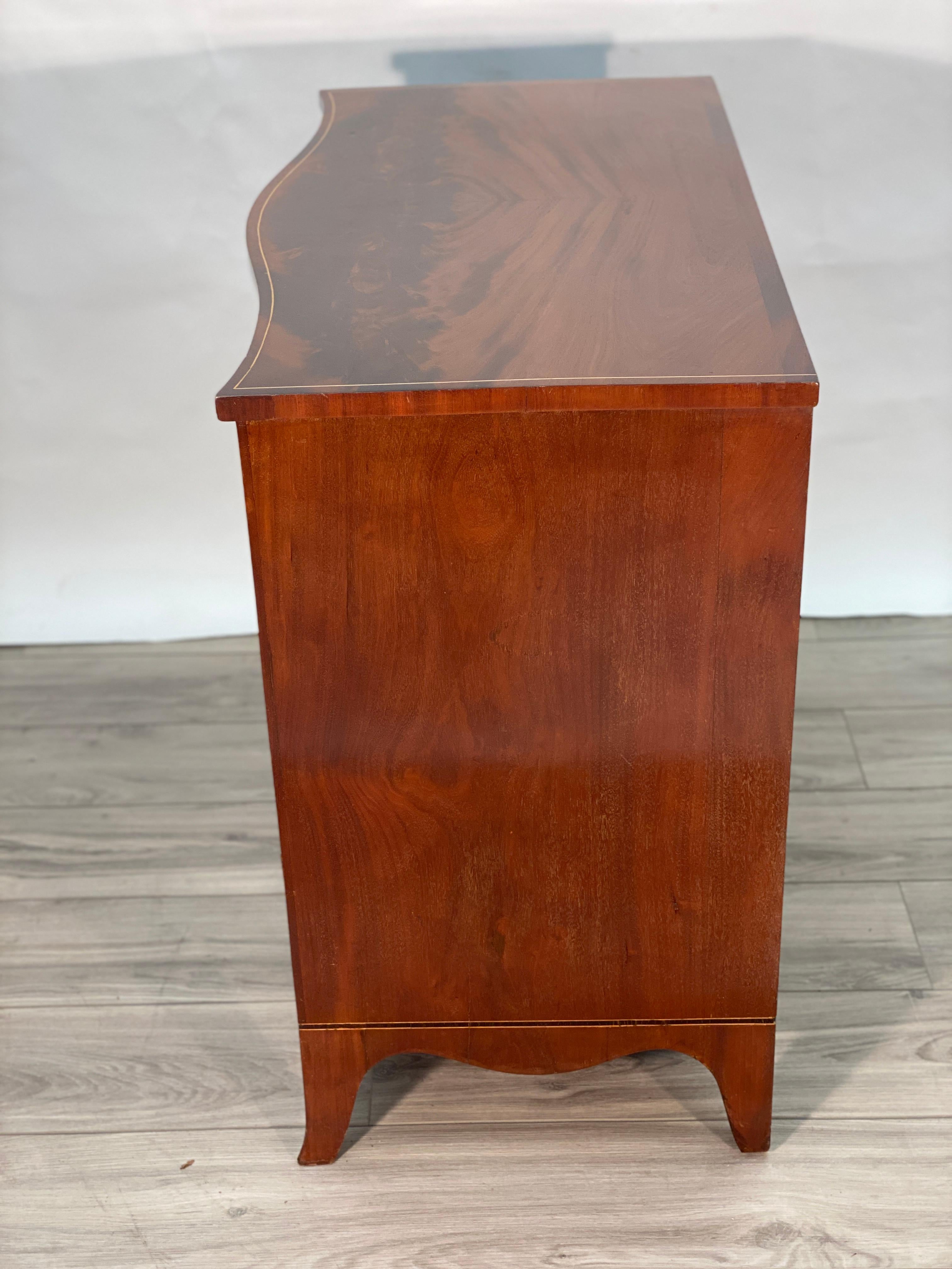 19th Century American Federal Serpentine Mahogany Chest of Drawers  6