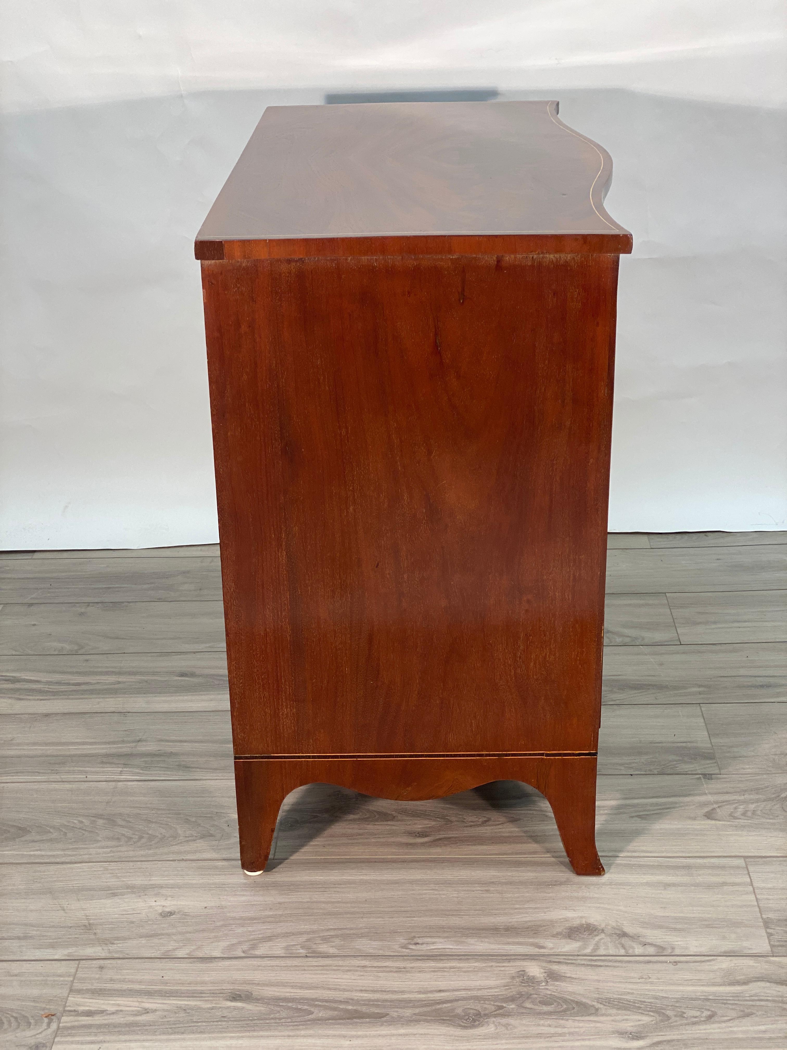 19th Century American Federal Serpentine Mahogany Chest of Drawers  8