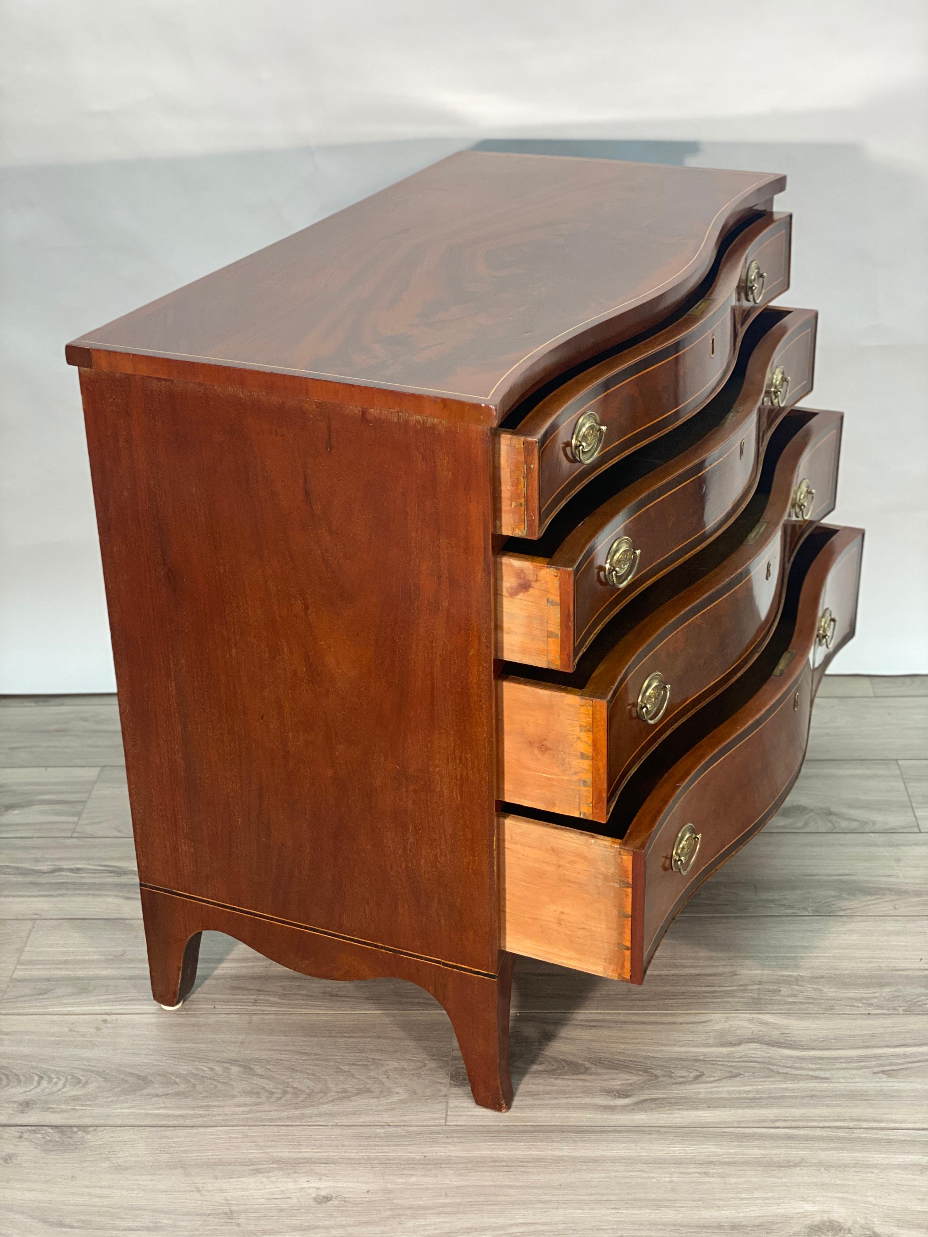 19th Century American Federal Serpentine Mahogany Chest of Drawers  9