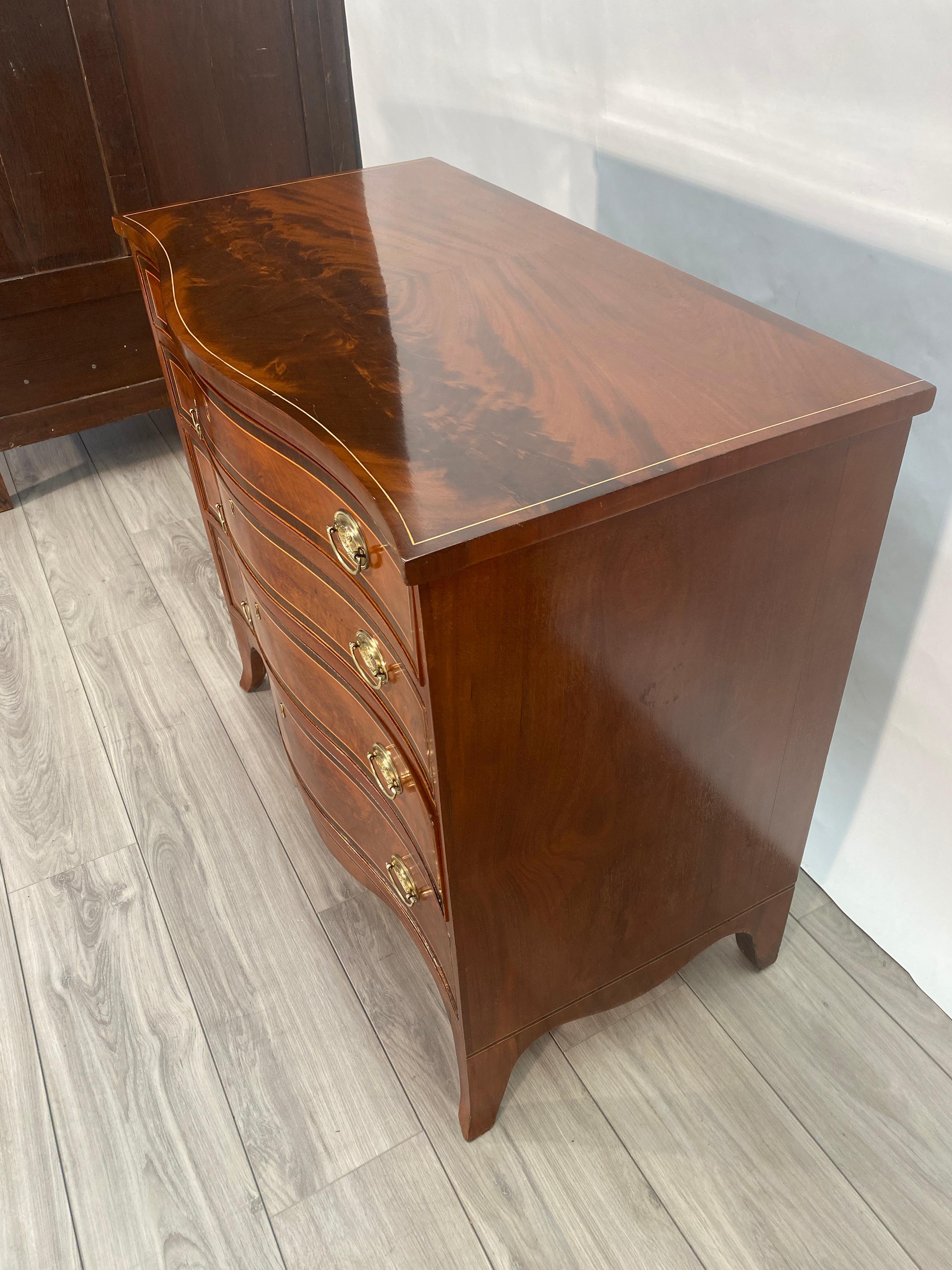 19th Century American Federal Serpentine Mahogany Chest of Drawers  12