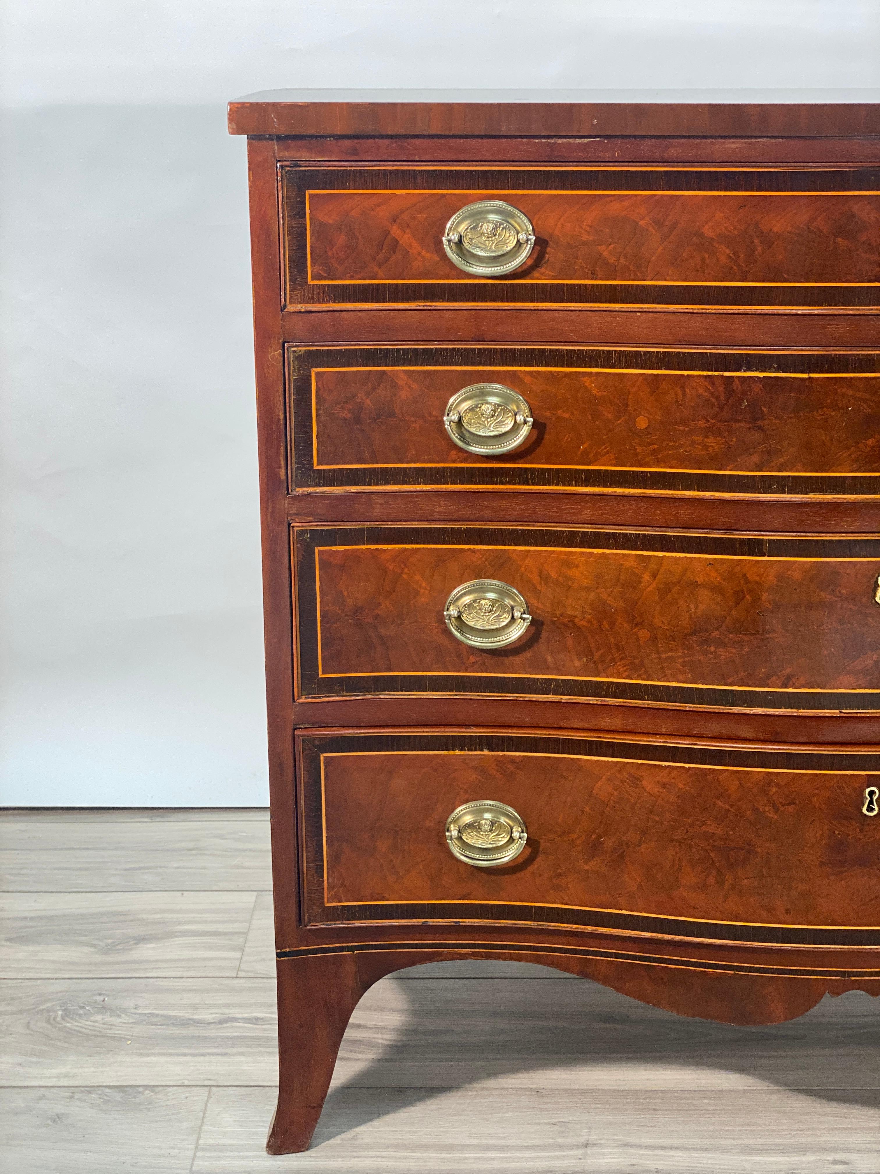 19th Century American Federal Serpentine Mahogany Chest of Drawers  4