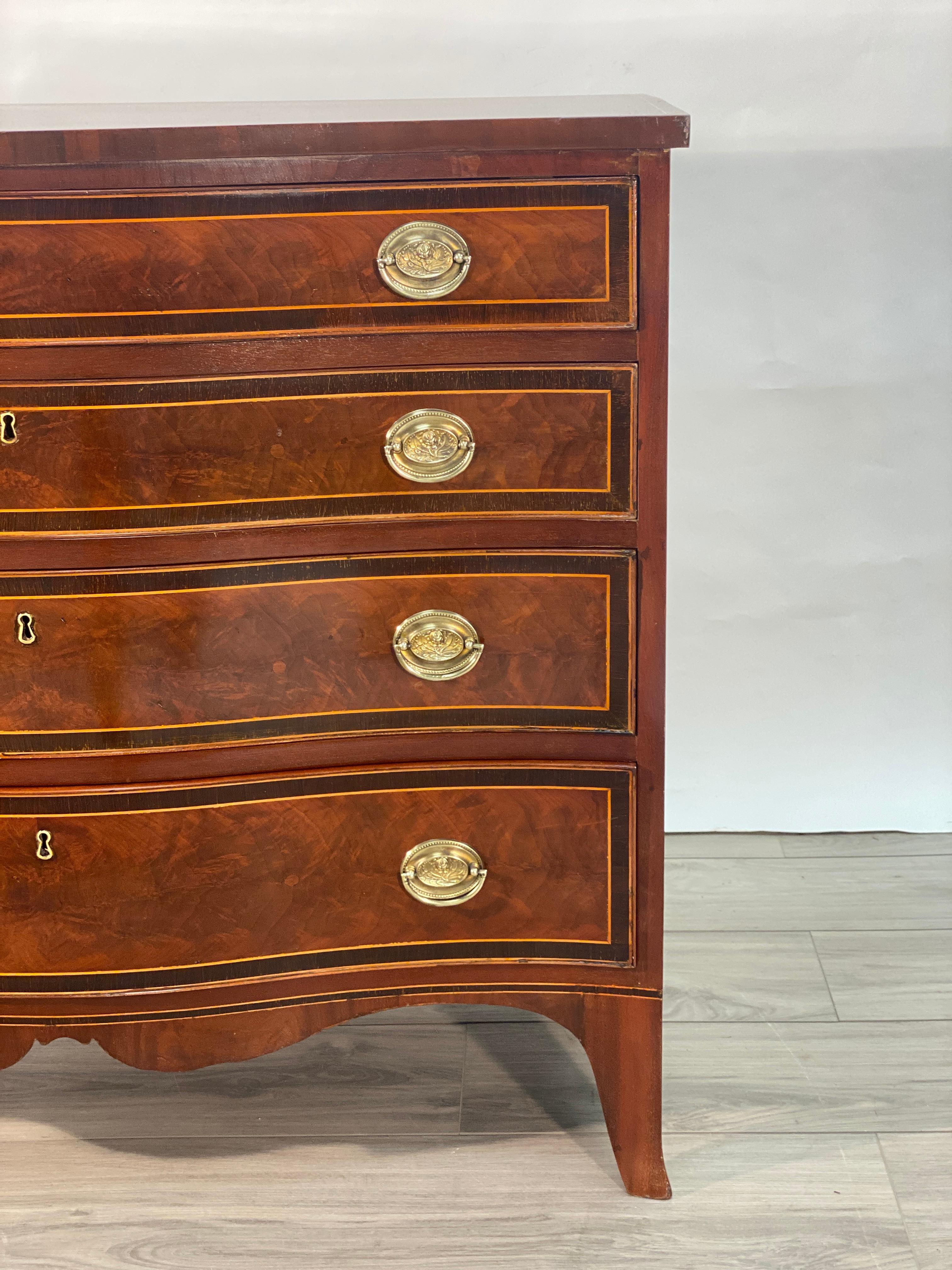 19th Century American Federal Serpentine Mahogany Chest of Drawers  5