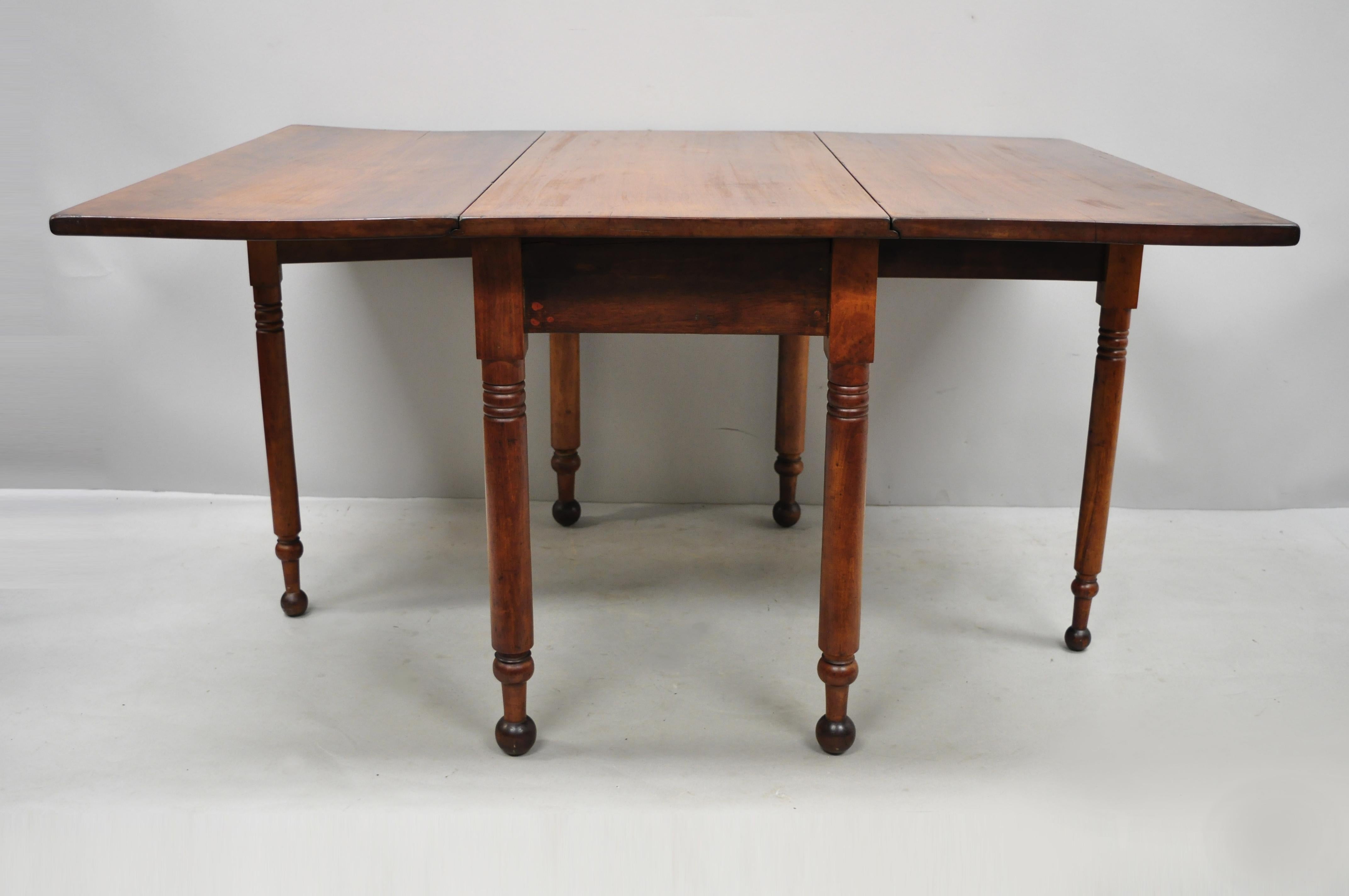 19th Century American Federal Walnut Drop-Leaf Dining Breakfast Table 1