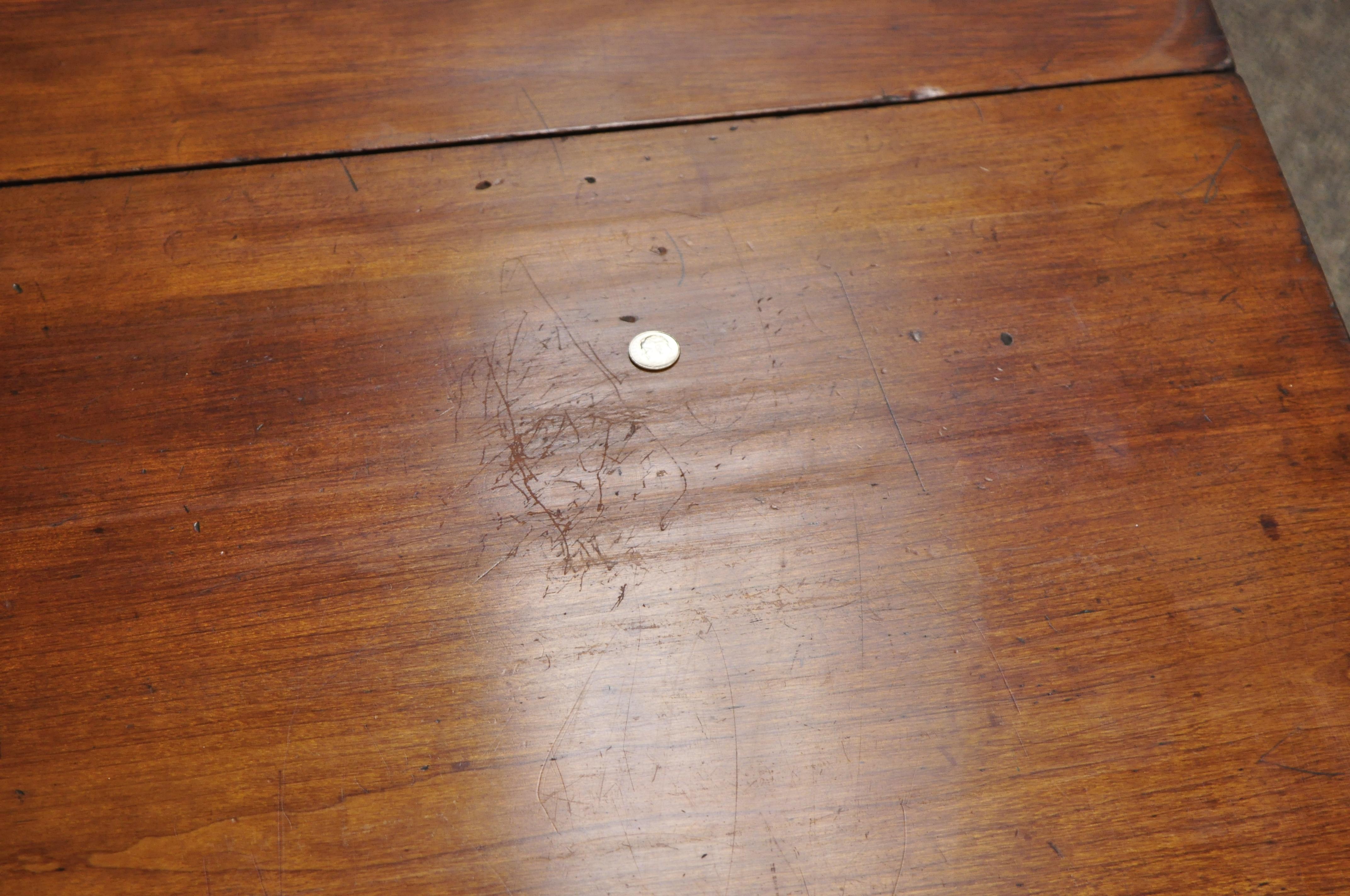 19th Century American Federal Walnut Drop-Leaf Dining Breakfast Table 3