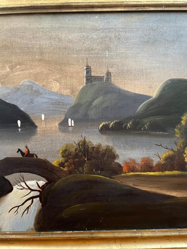 Amerikanische Volkskunst des 19. Jahrhunderts, Ölgemälde, Landschaft, Segelboote auf Fluss  (Vergoldet) im Angebot