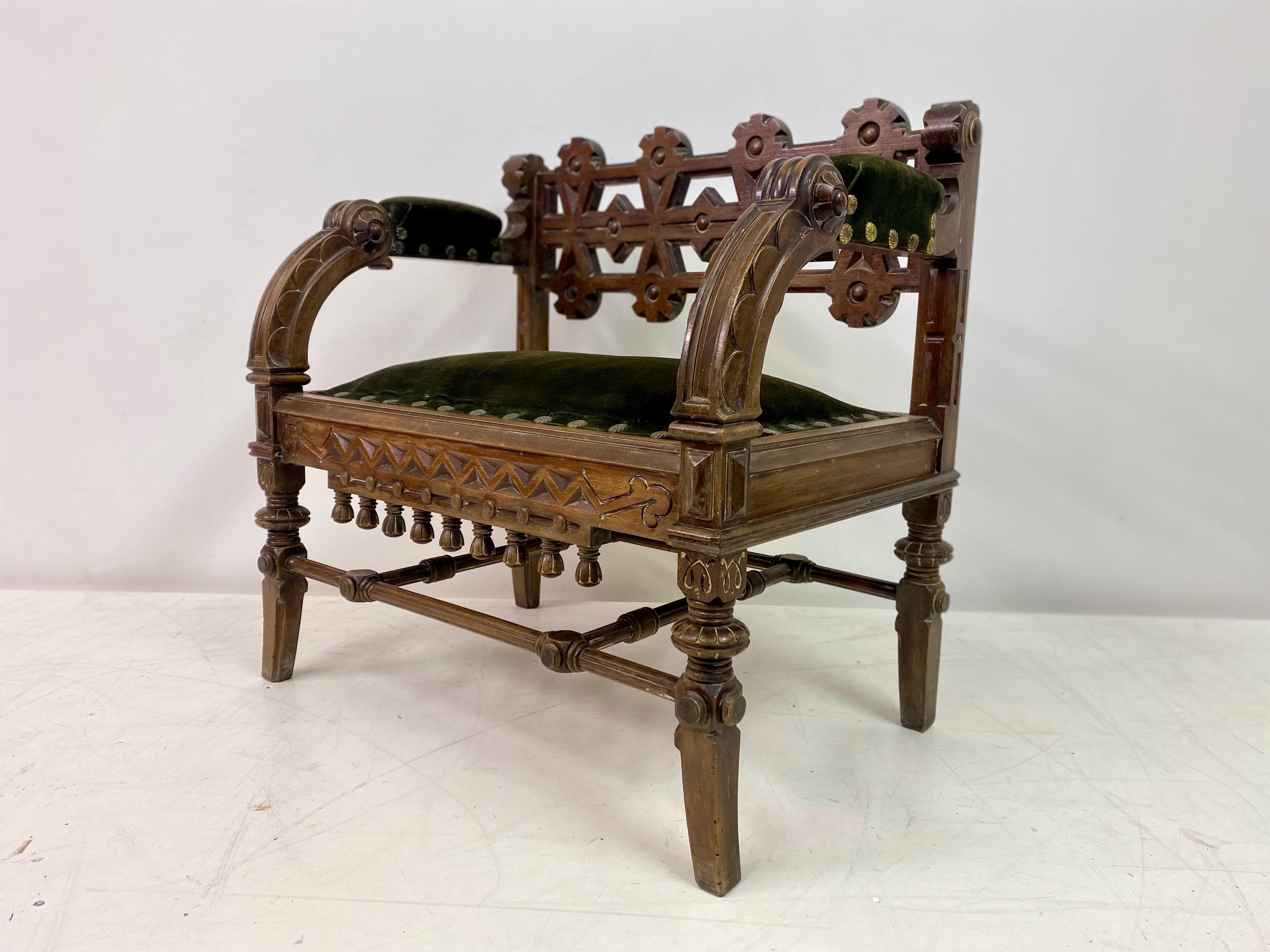 Amerikanischer Gotik-Stuhl des 19. Jahrhunderts (Samt)