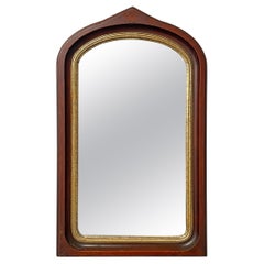 Miroir encadré de style néo-gothique américain du XIXe siècle