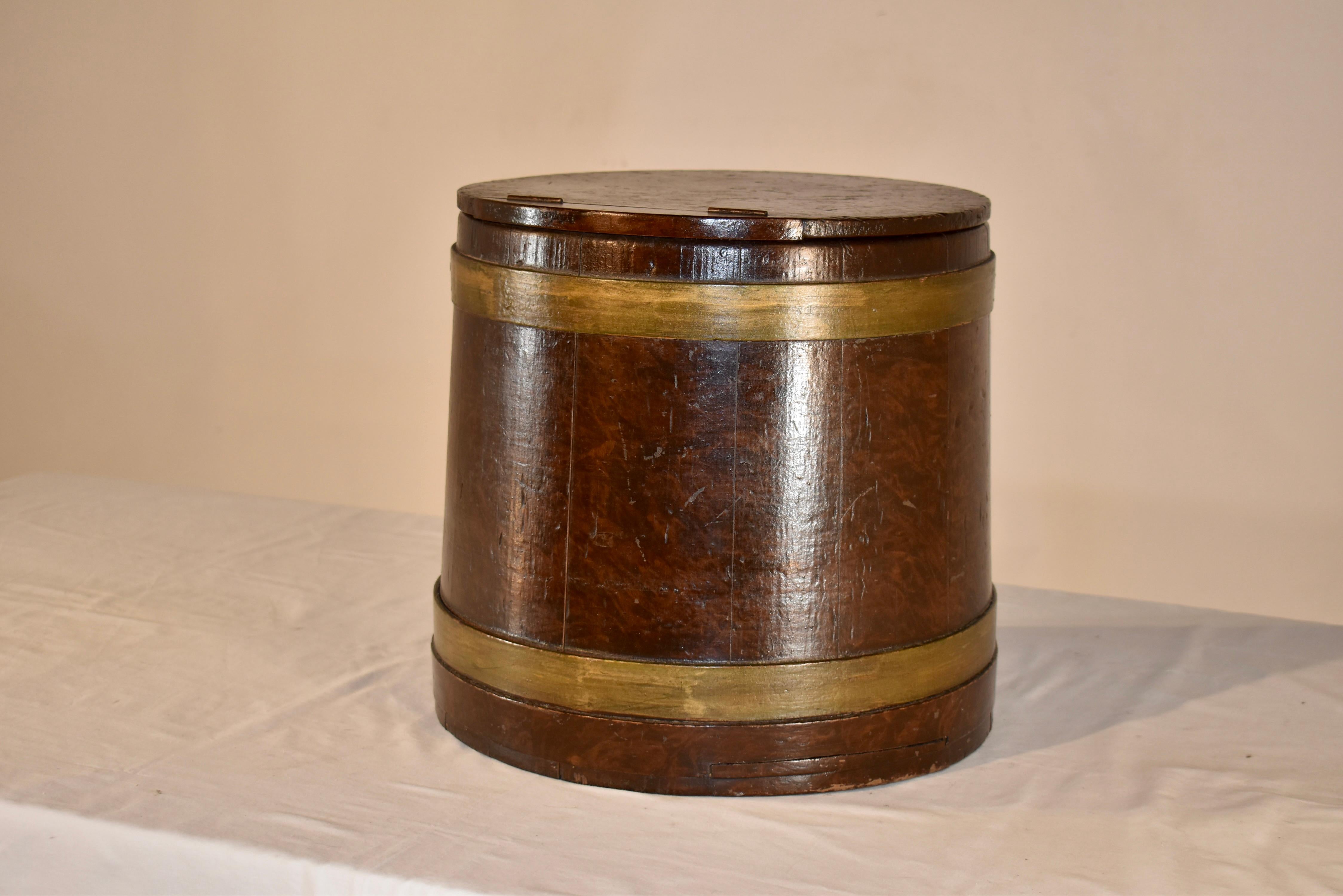 Hand-Painted 19th Century American Grain Painted Lidded Box For Sale