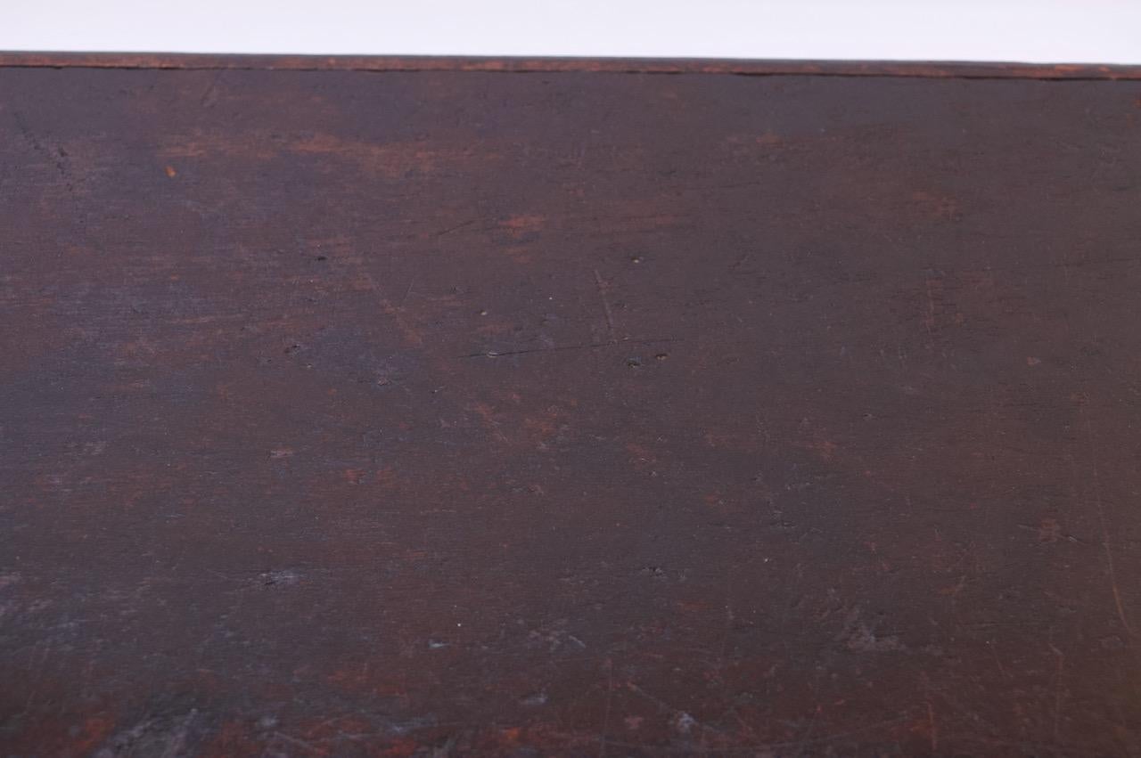 Coffre de collection à deux niveaux:: sculpté à la main en Amérique au début du 20e siècle en vente 7