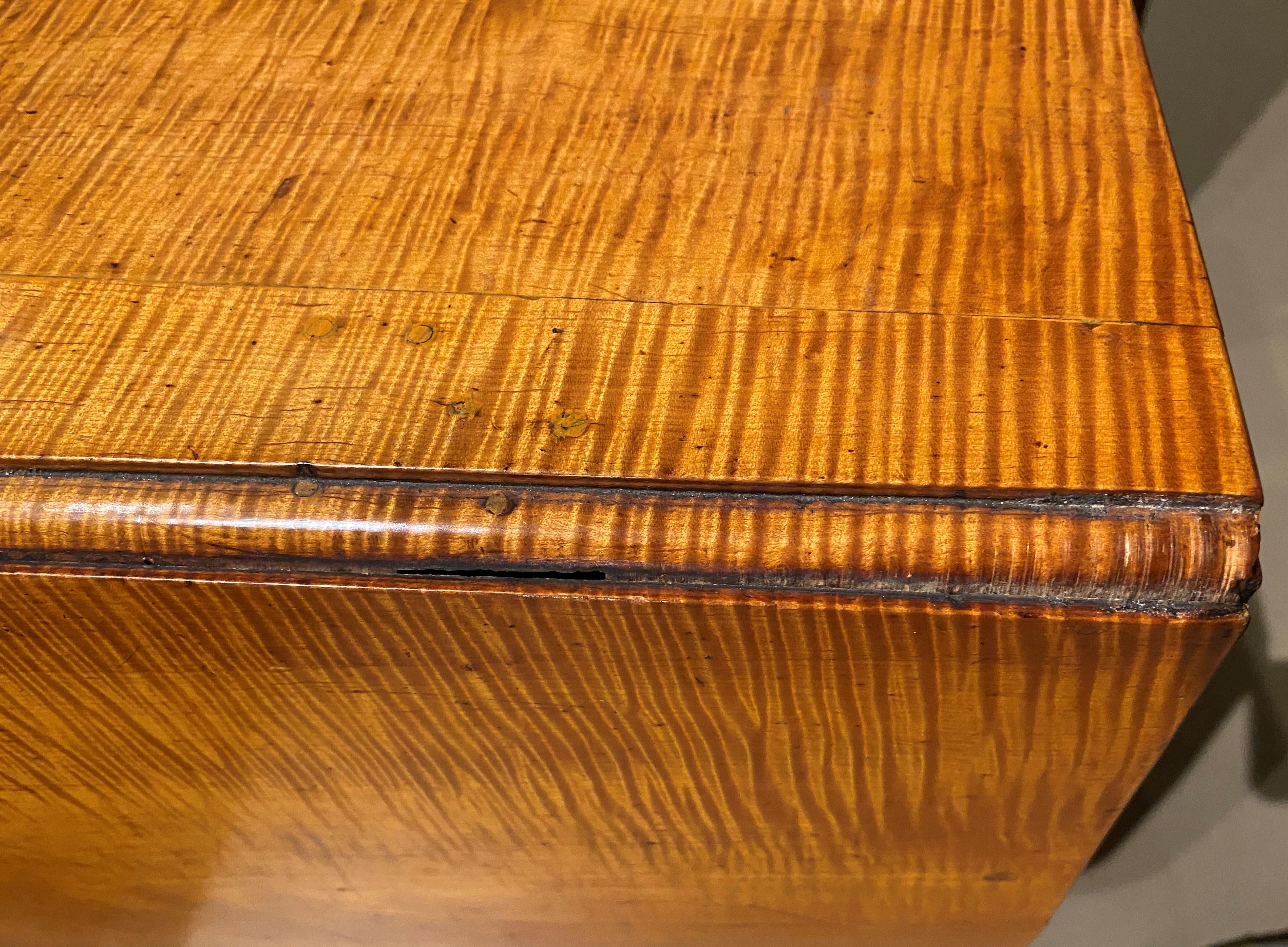 19th Century American Hepplewhite Tiger Maple Drop Leaf Table 8