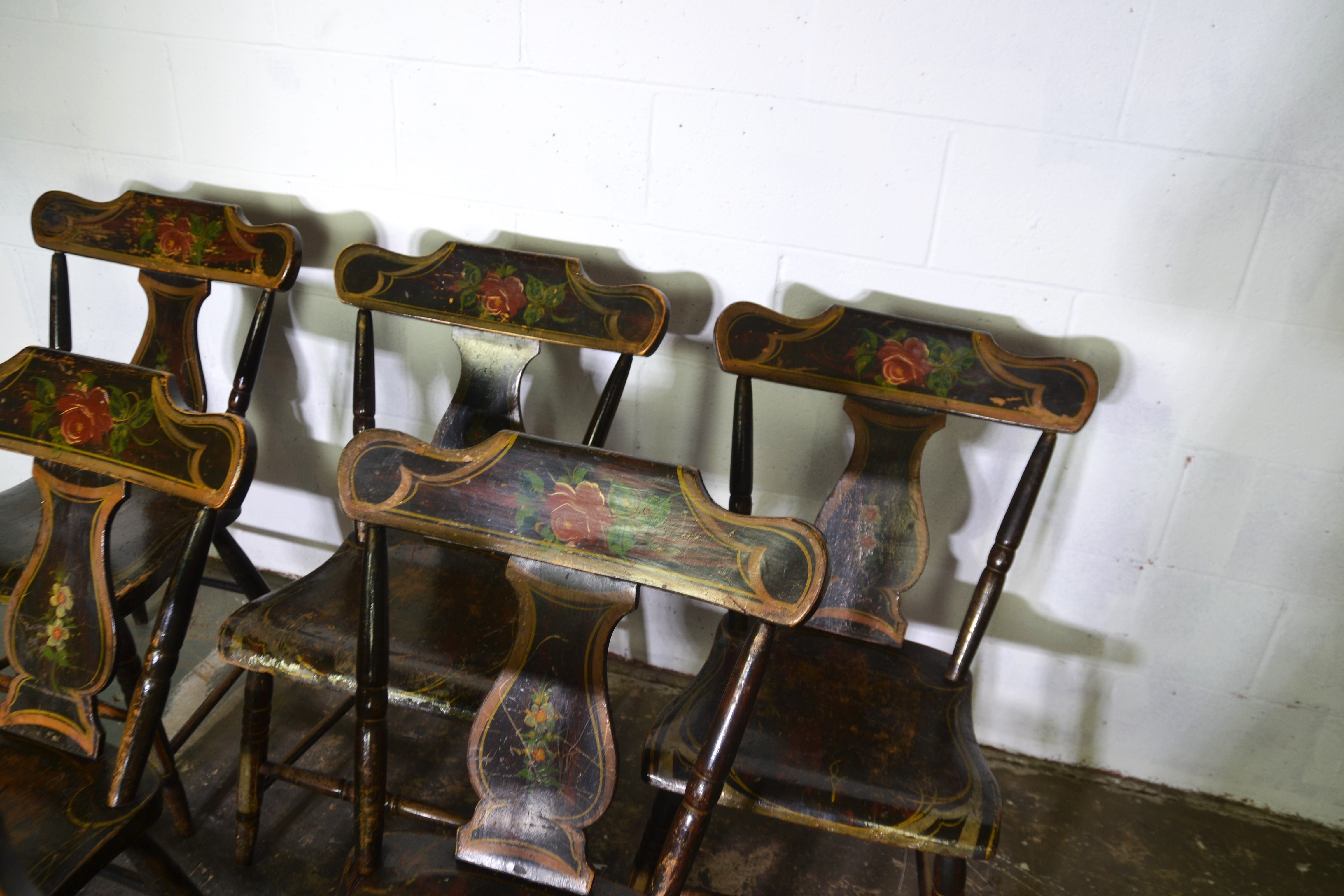 Set of 6 original handpainted Hitchcock chairs. The price is for the the set.