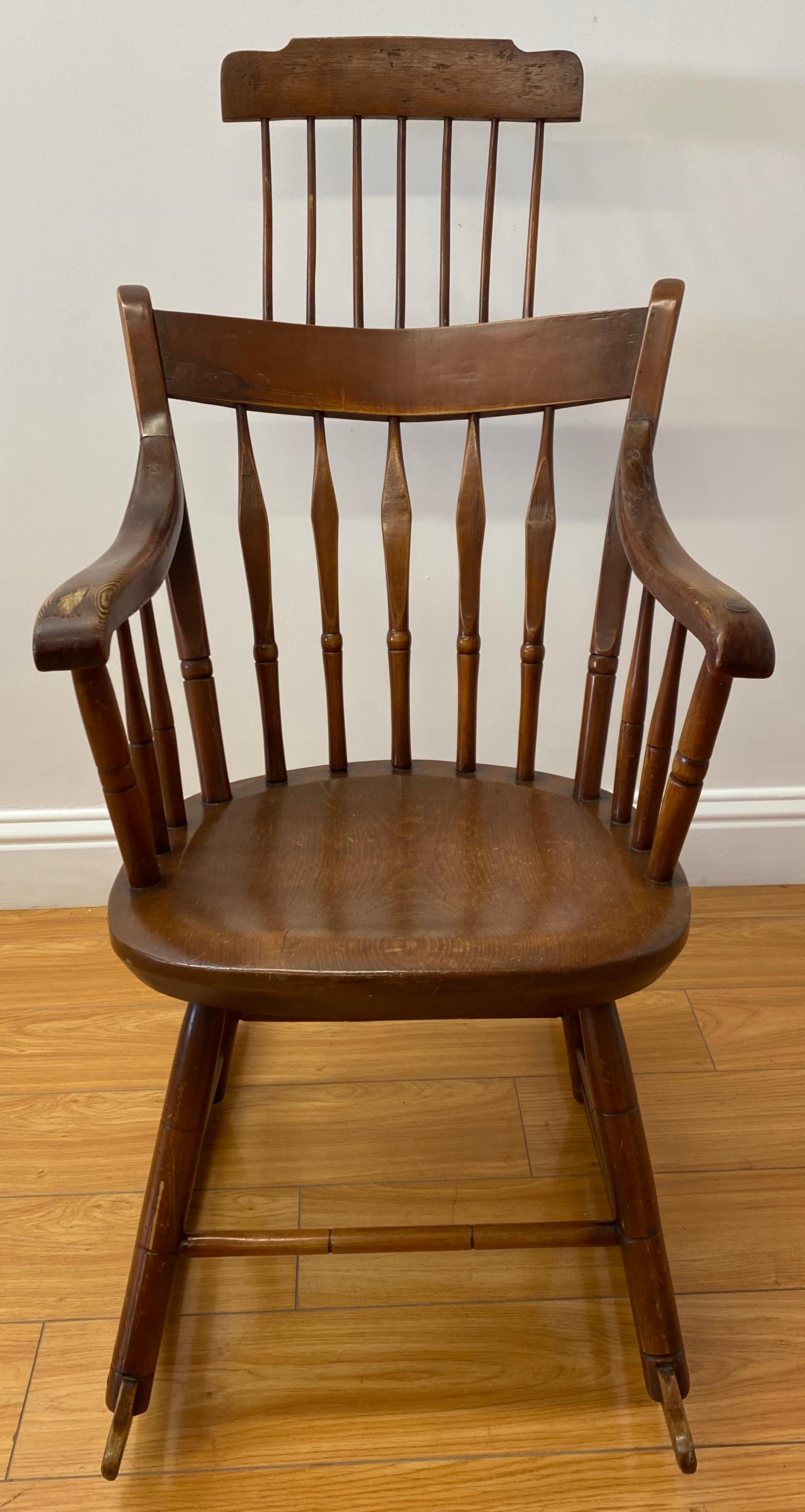 19th century American hitchcock high back rocking chair

Fine antique rocking chair - Classic American craftsmanship

Measures: 20