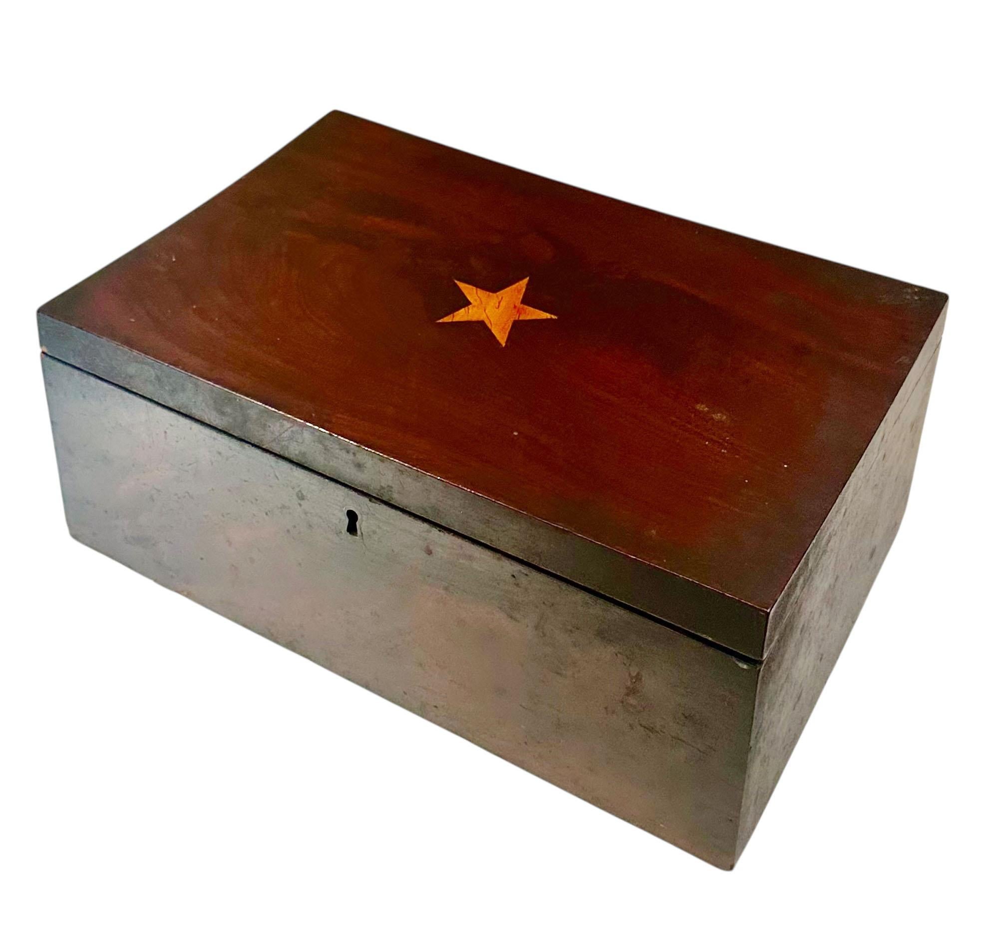 Joyero americano del siglo XIX con incrustaciones de chapa de estrella Estadounidense en venta