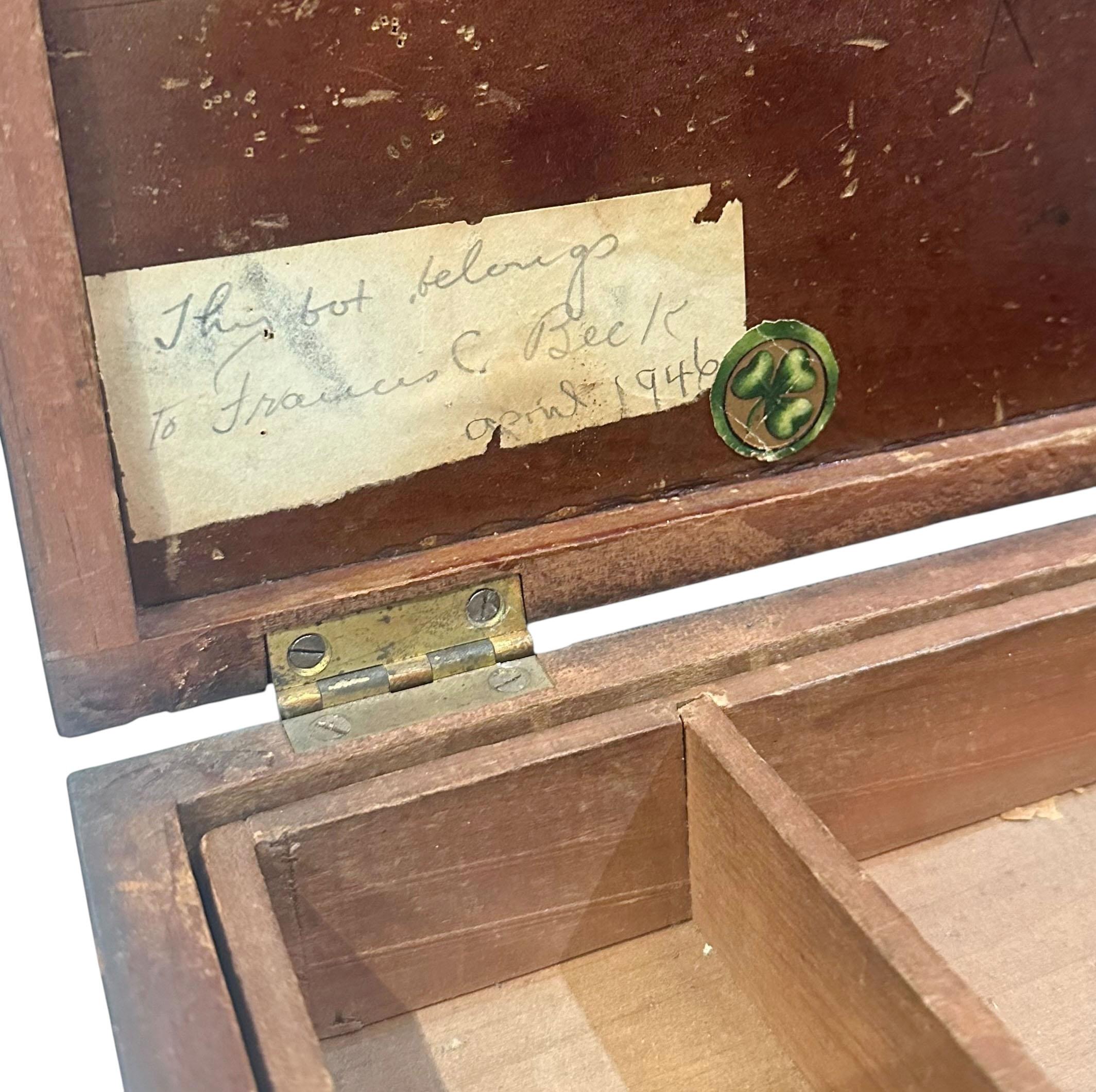 Joyero americano del siglo XIX con incrustaciones de chapa de estrella Madera en venta