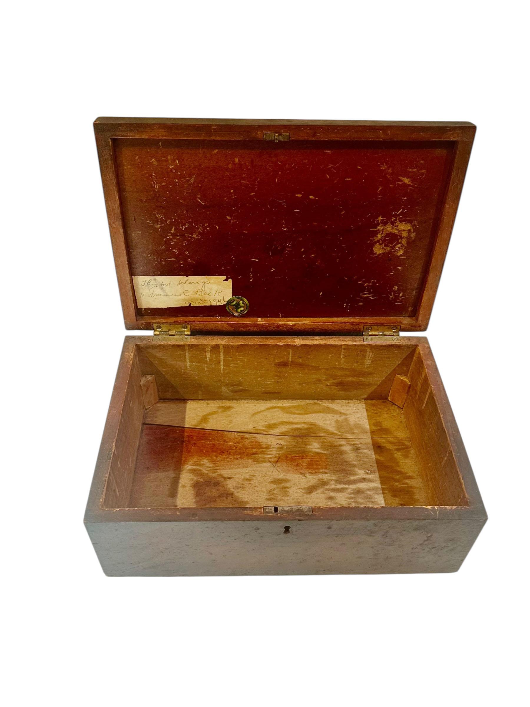 Joyero americano del siglo XIX con incrustaciones de chapa de estrella en venta 2