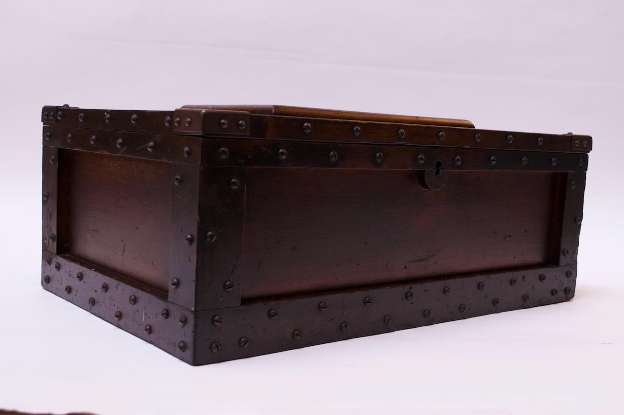 Rustic 19th Century American Keepsake Chest For Sale