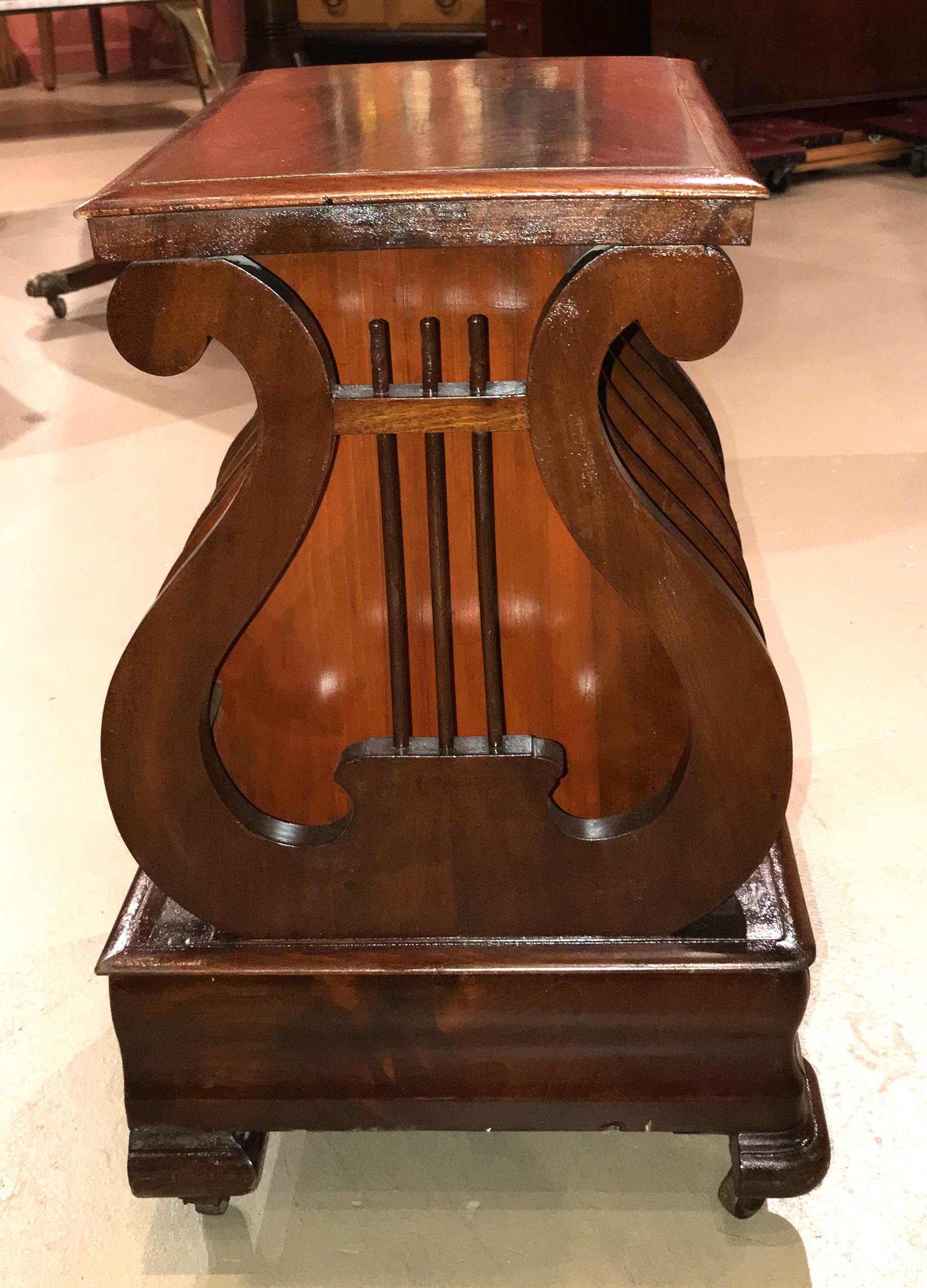 19th Century American Mahogany Canterbury for Music In Good Condition In Milford, NH