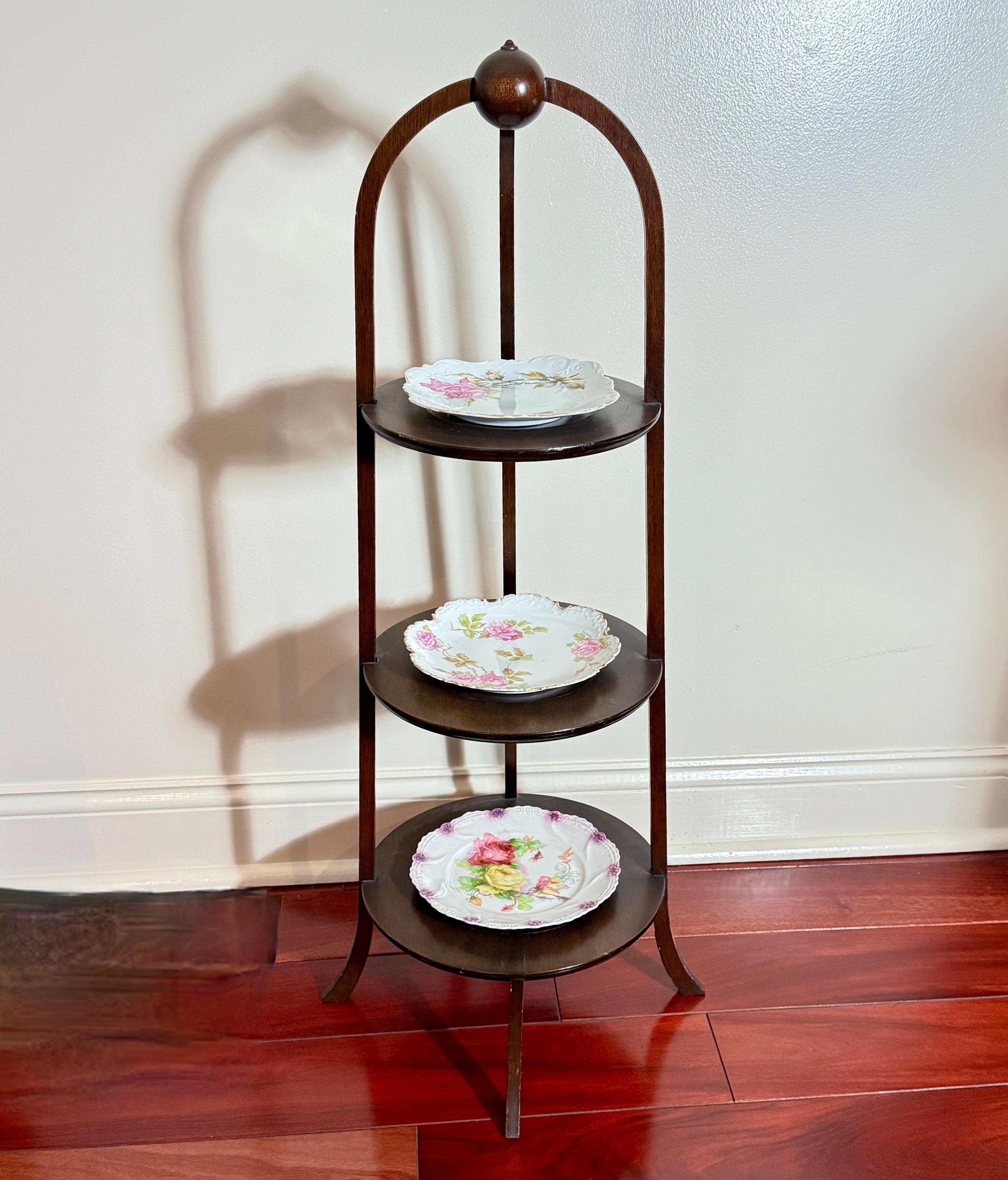 19th Century American Mahogany Three -Tier Side Table Muffin Stand, makers label en vente 6