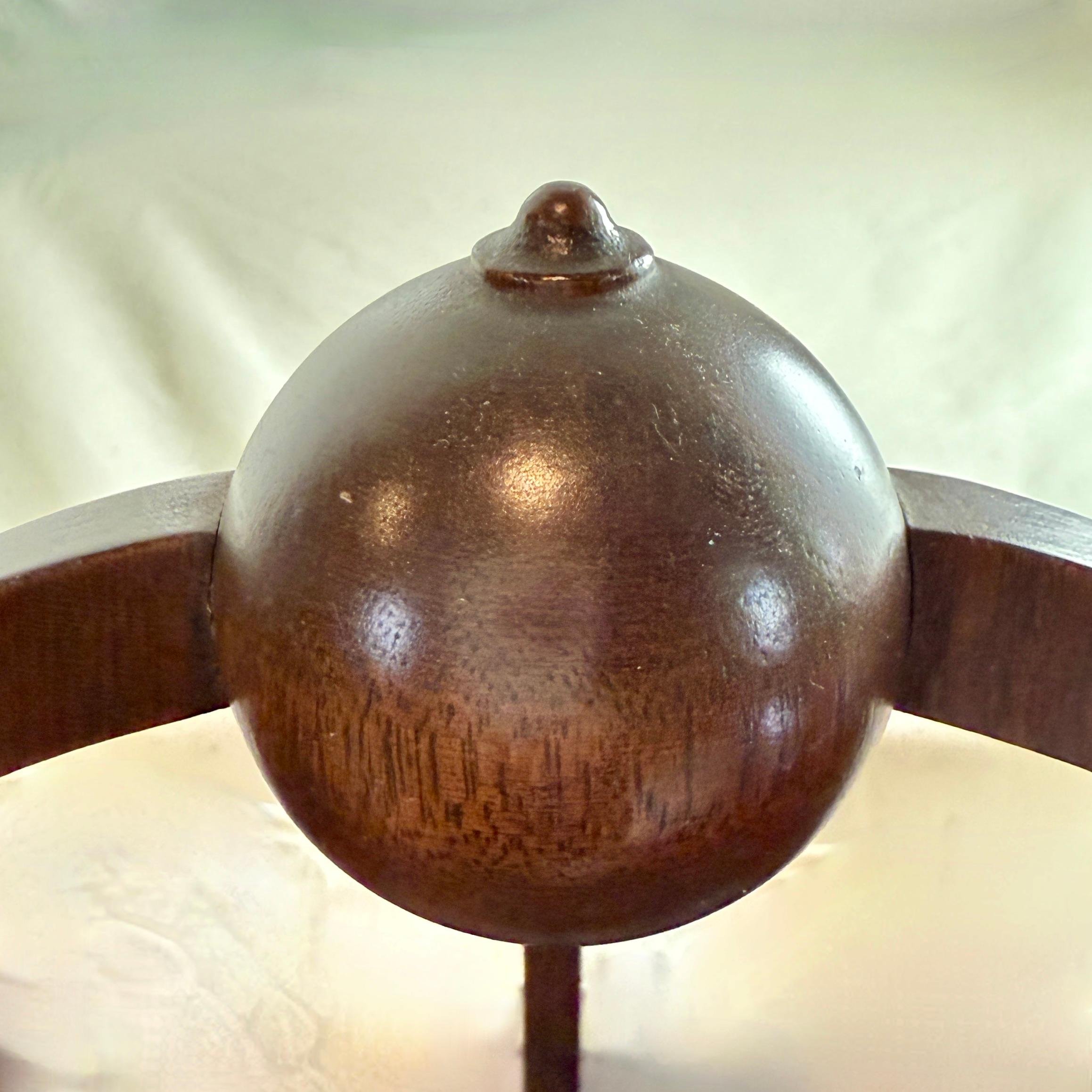 Acajou 19th Century American Mahogany Three -Tier Side Table Muffin Stand, makers label en vente