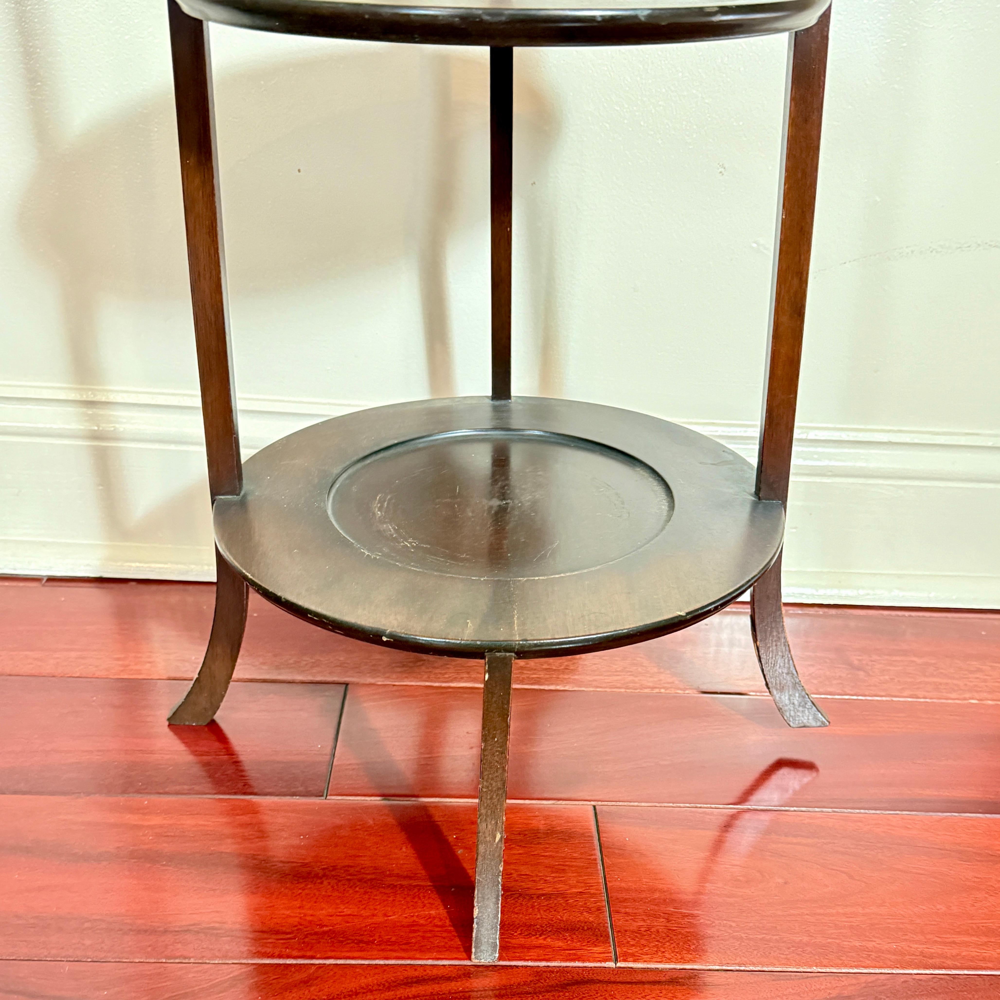 19th Century American Mahogany Three -Tier Side Table Muffin Stand, makers label en vente 1