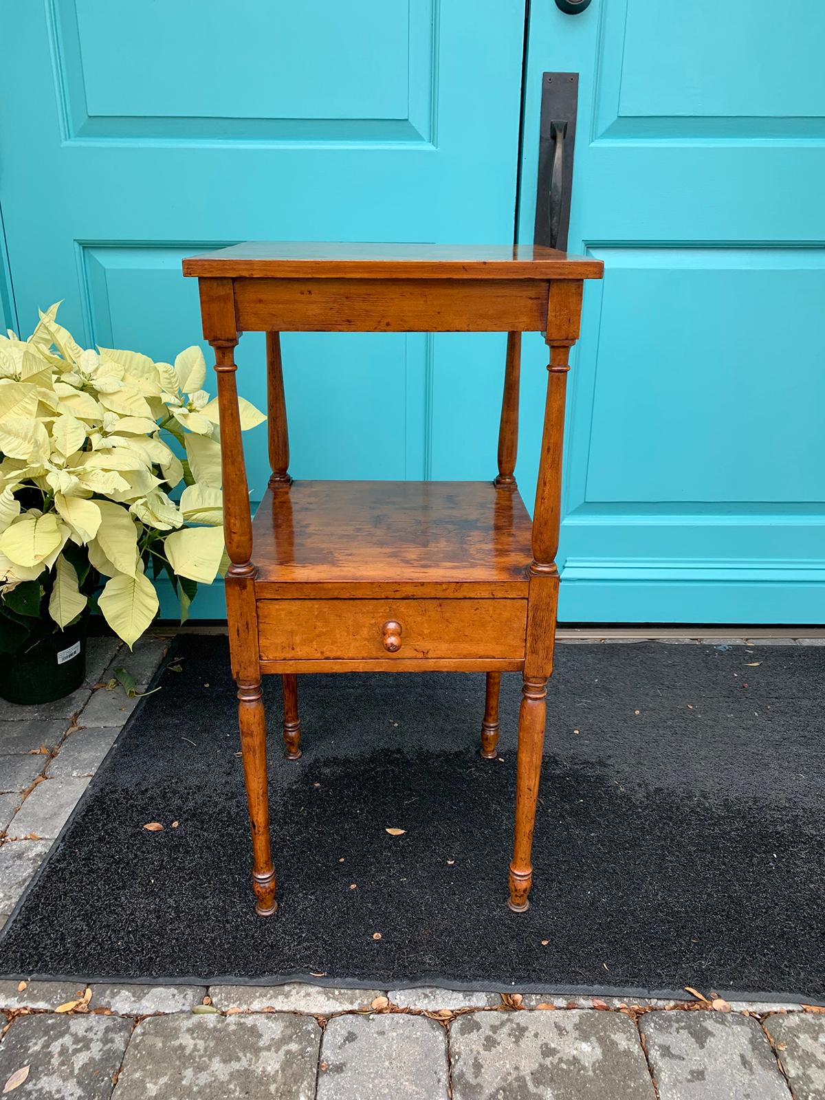 19th Century American Maple Two-Tier Stand / Side Table, One Drawer In Good Condition In Atlanta, GA