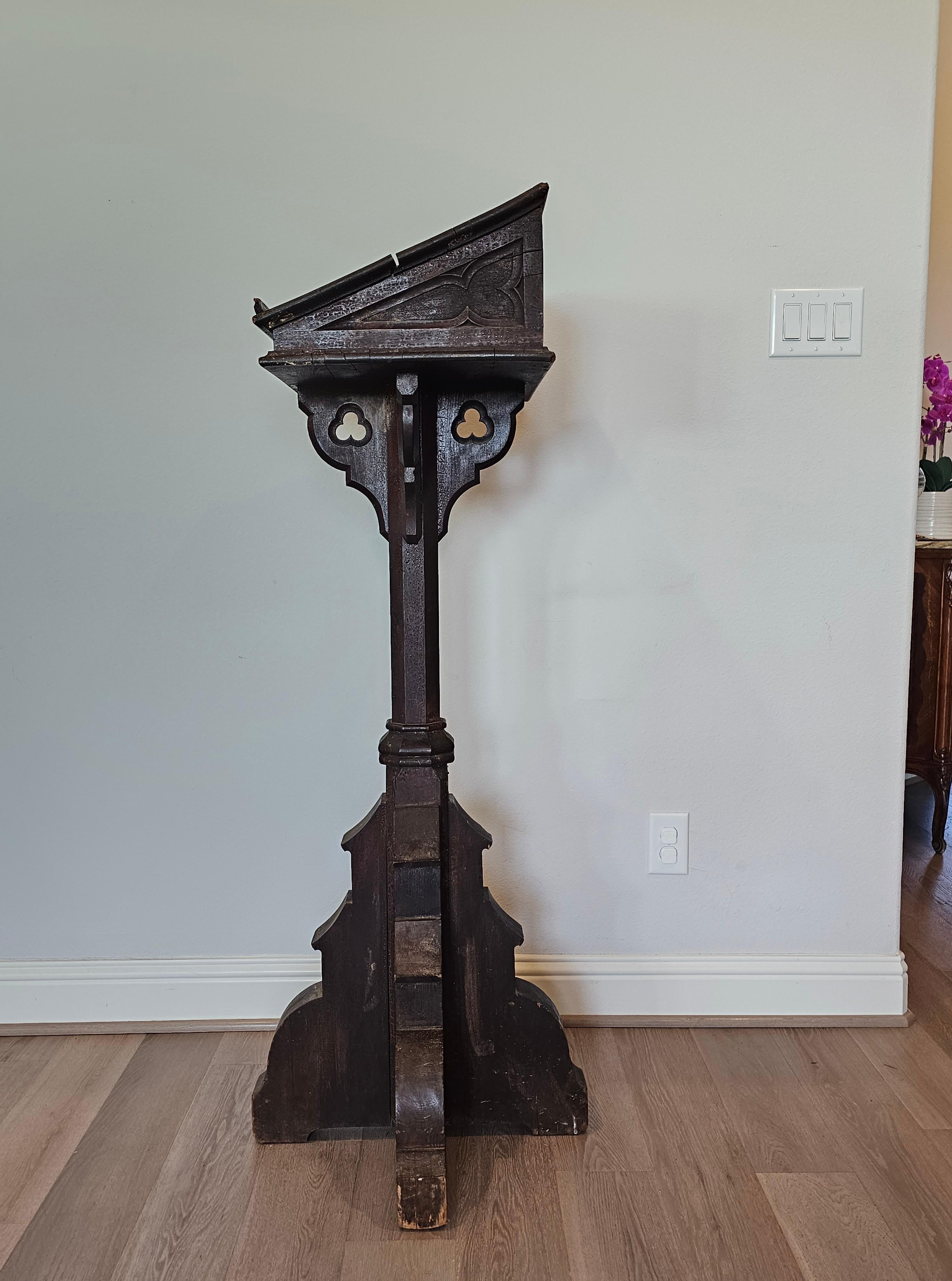 19th Century American Neo-Gothic Oak Church Altar Temple Lectern Book Stand For Sale 2