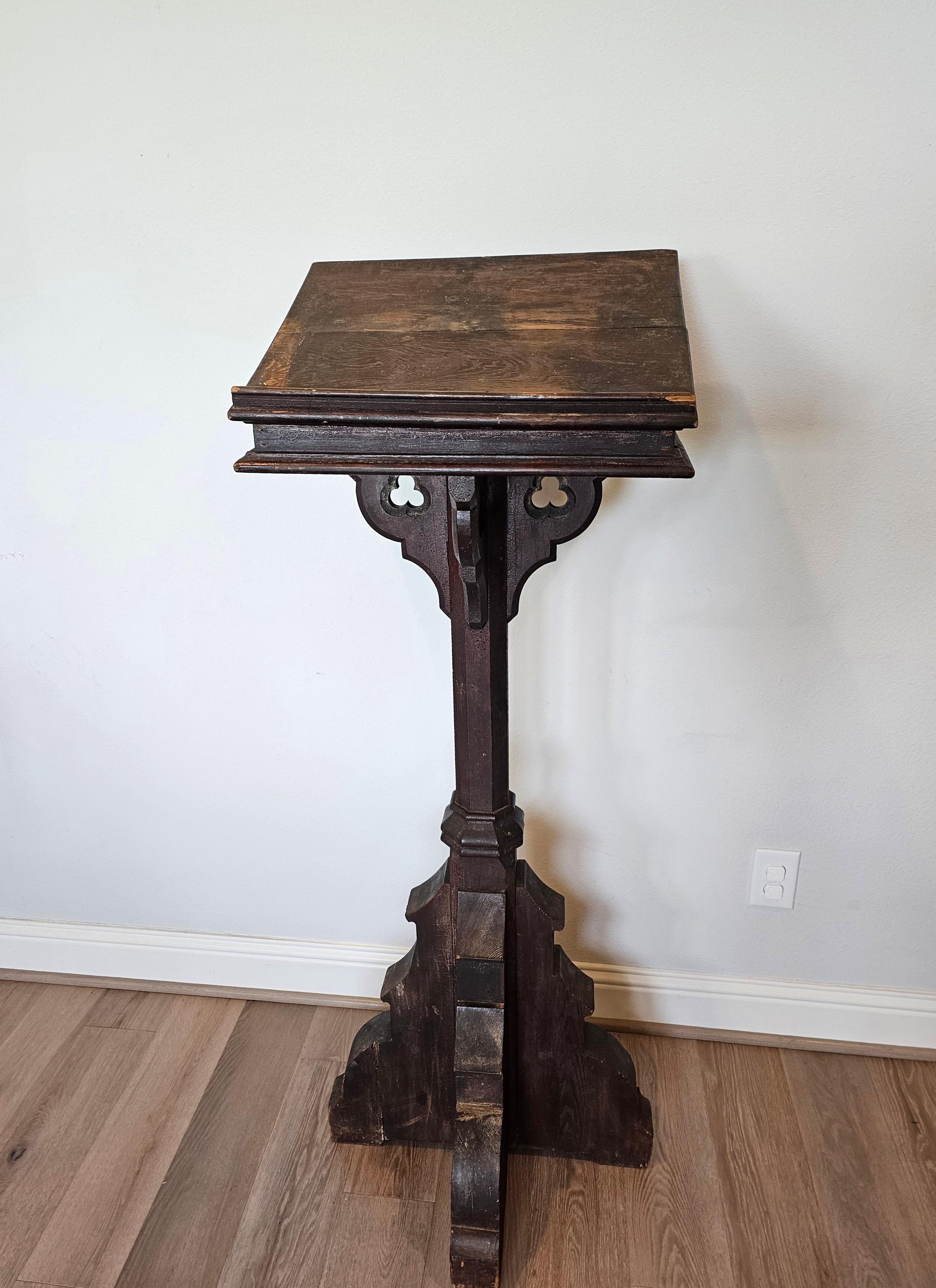 19th Century American Neo-Gothic Oak Church Altar Temple Lectern Book Stand For Sale 4