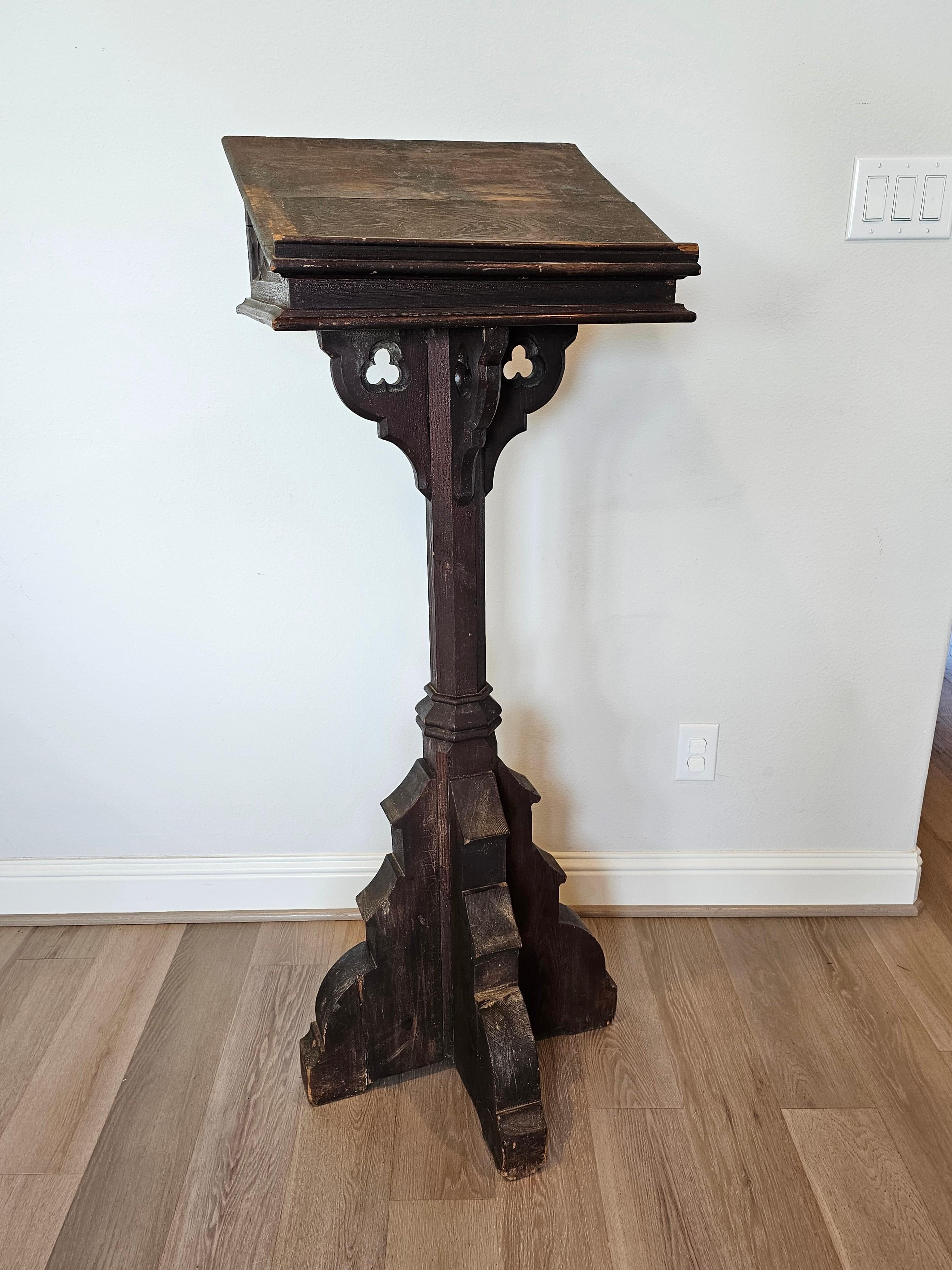 A monumental antique Victorian Gothic Revival carved oak church altar / synagogue lectern / book stand podium.

Hand-crafted in the 19th century, having a sloped book-rest to the top with three Star of David religious symbol carvings, rising on a