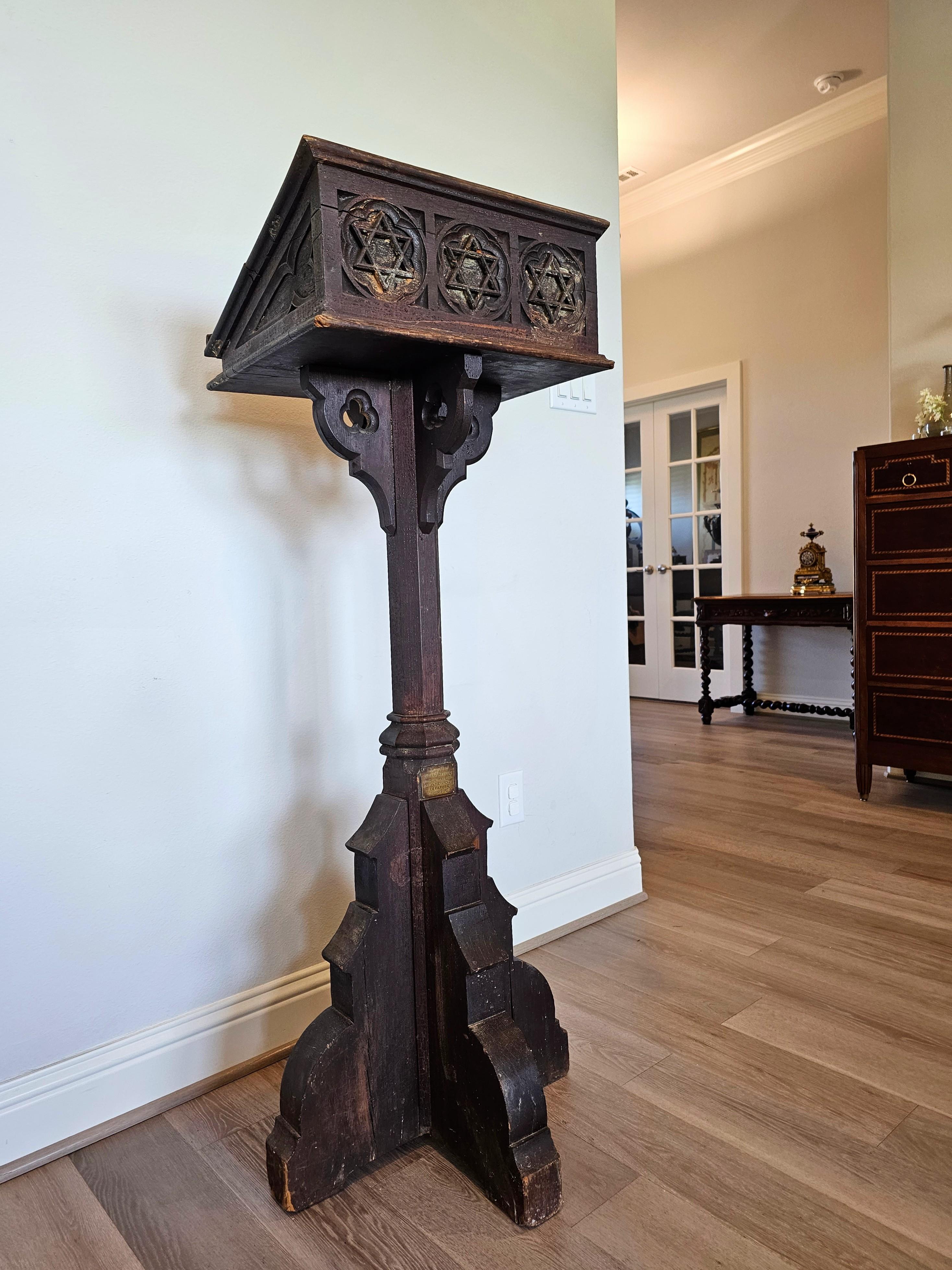 Gothic Revival 19th Century American Neo-Gothic Oak Church Altar Temple Lectern Book Stand For Sale