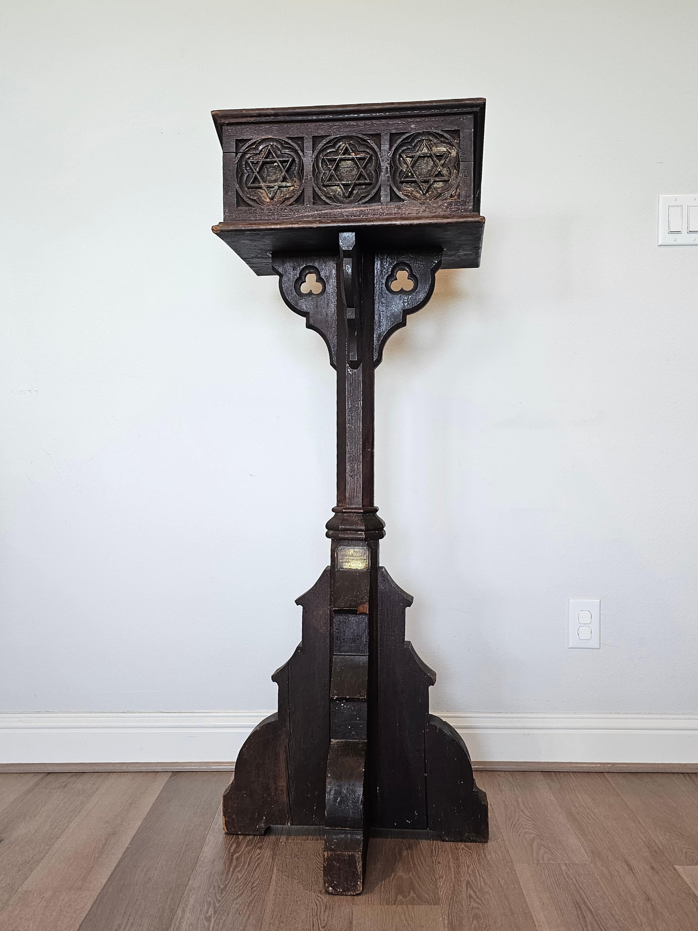 19th Century American Neo-Gothic Oak Church Altar Temple Lectern Book Stand In Good Condition For Sale In Forney, TX