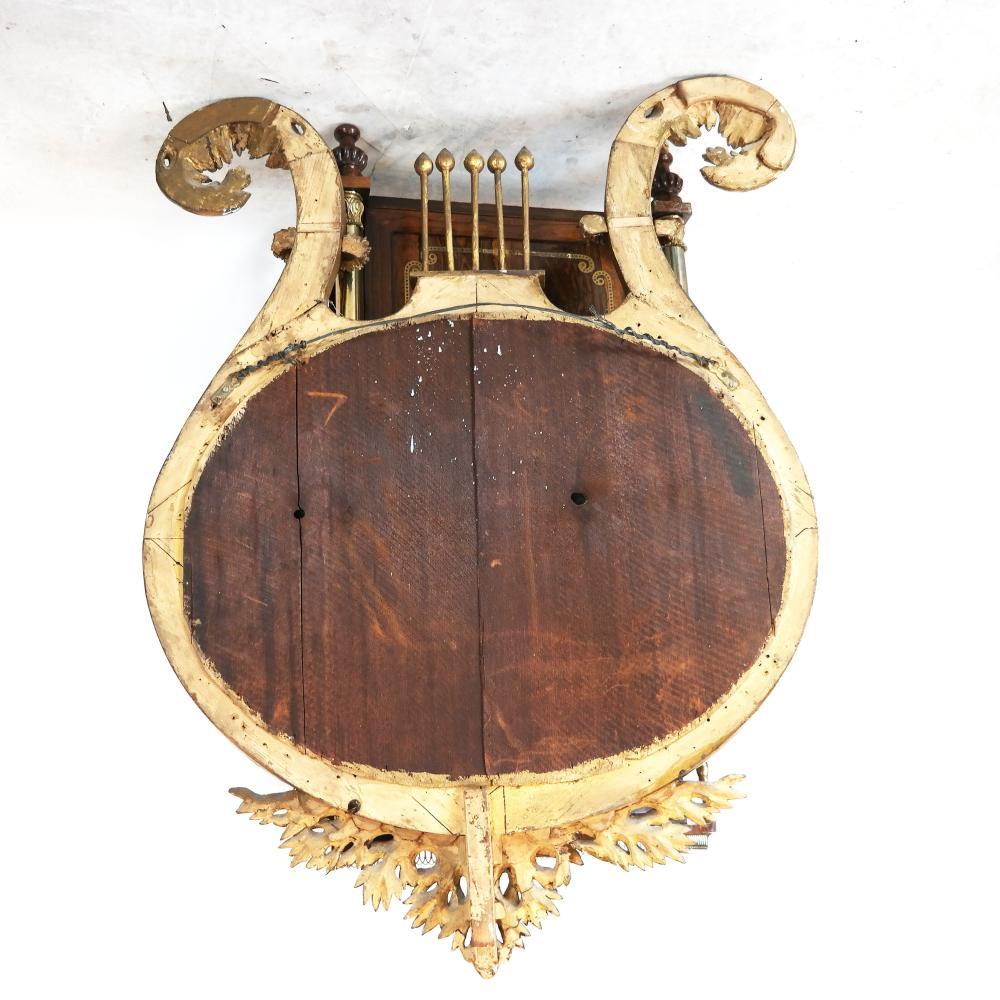 Miroir néoclassique américain du XIXe siècle en bois doré de lyre en vente 1