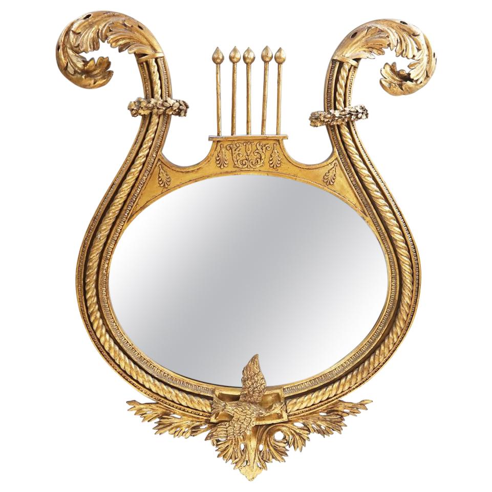 Miroir néoclassique américain du XIXe siècle en bois doré de lyre en vente