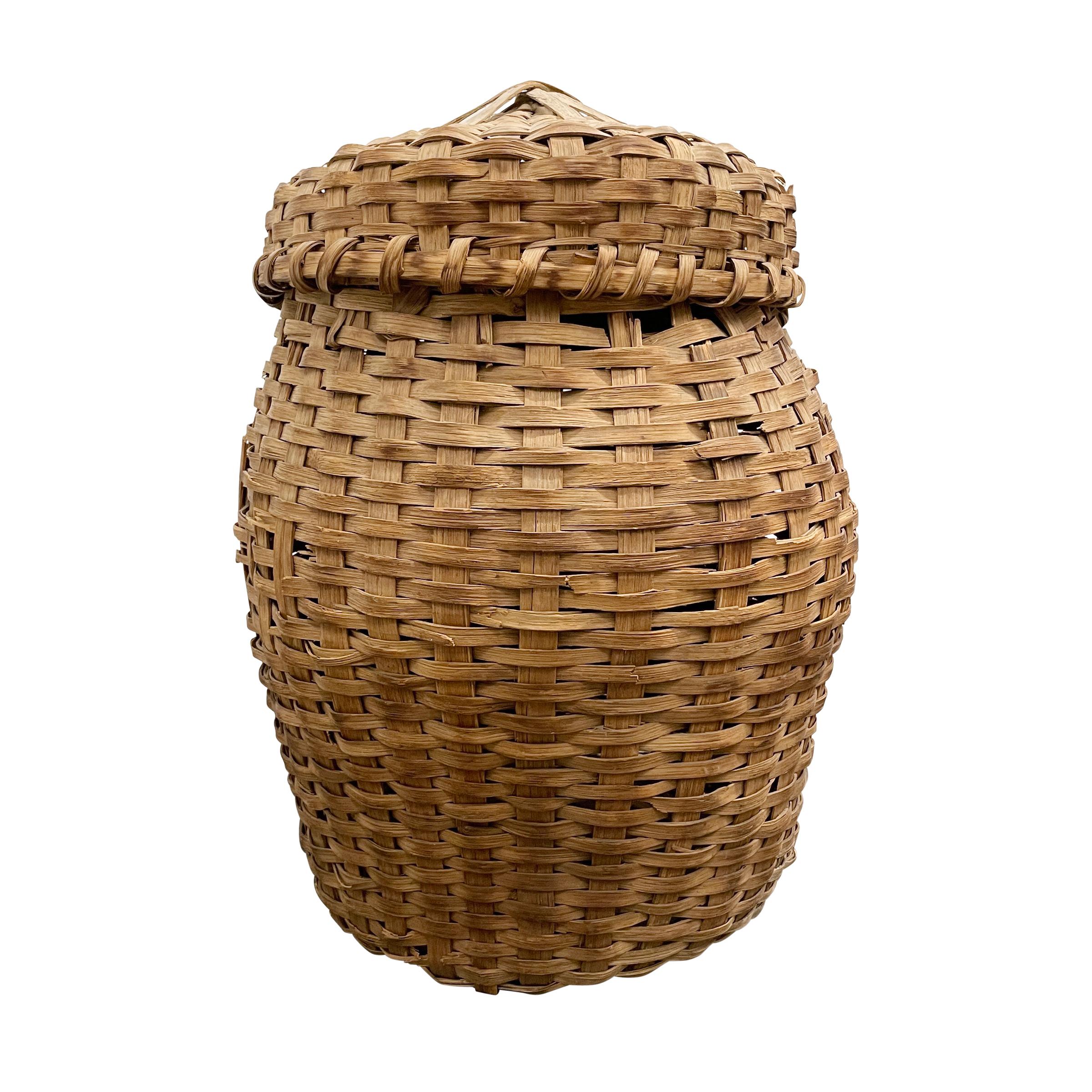 A wonderful late 19th century American oak splint feather basket with a beautiful hand-woven urn-form shape, and a lid. Every farm in America had a feather basket at one point, in which feathers from chicken, ducks, and geese were placed and stored