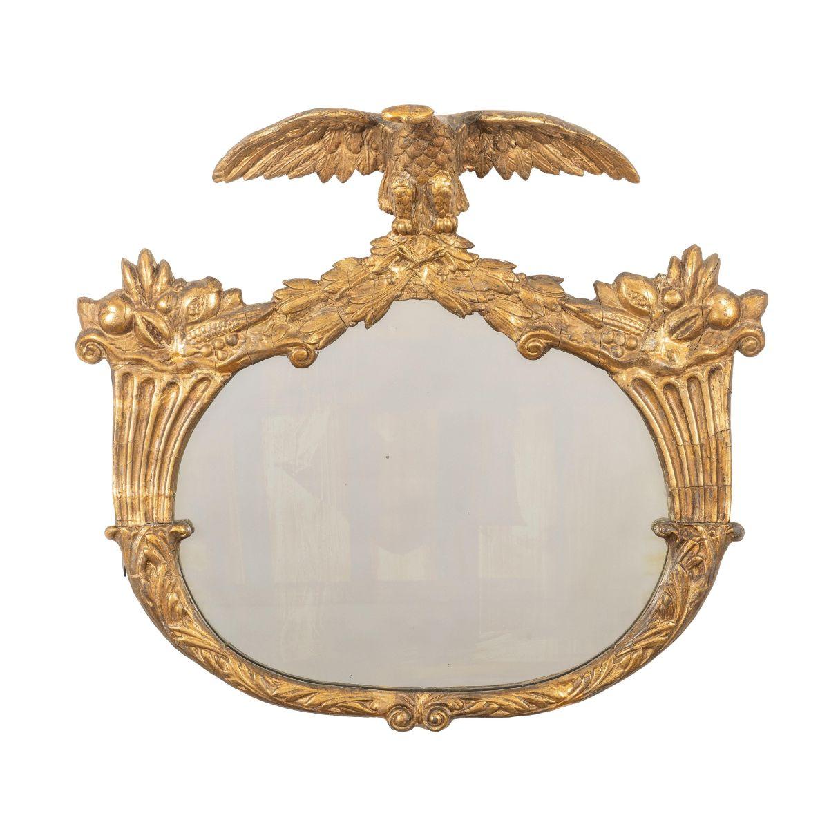 Bois doré Cadre de miroir ovale américain du 19ème siècle en gesso doré avec crête d'aigle en vente