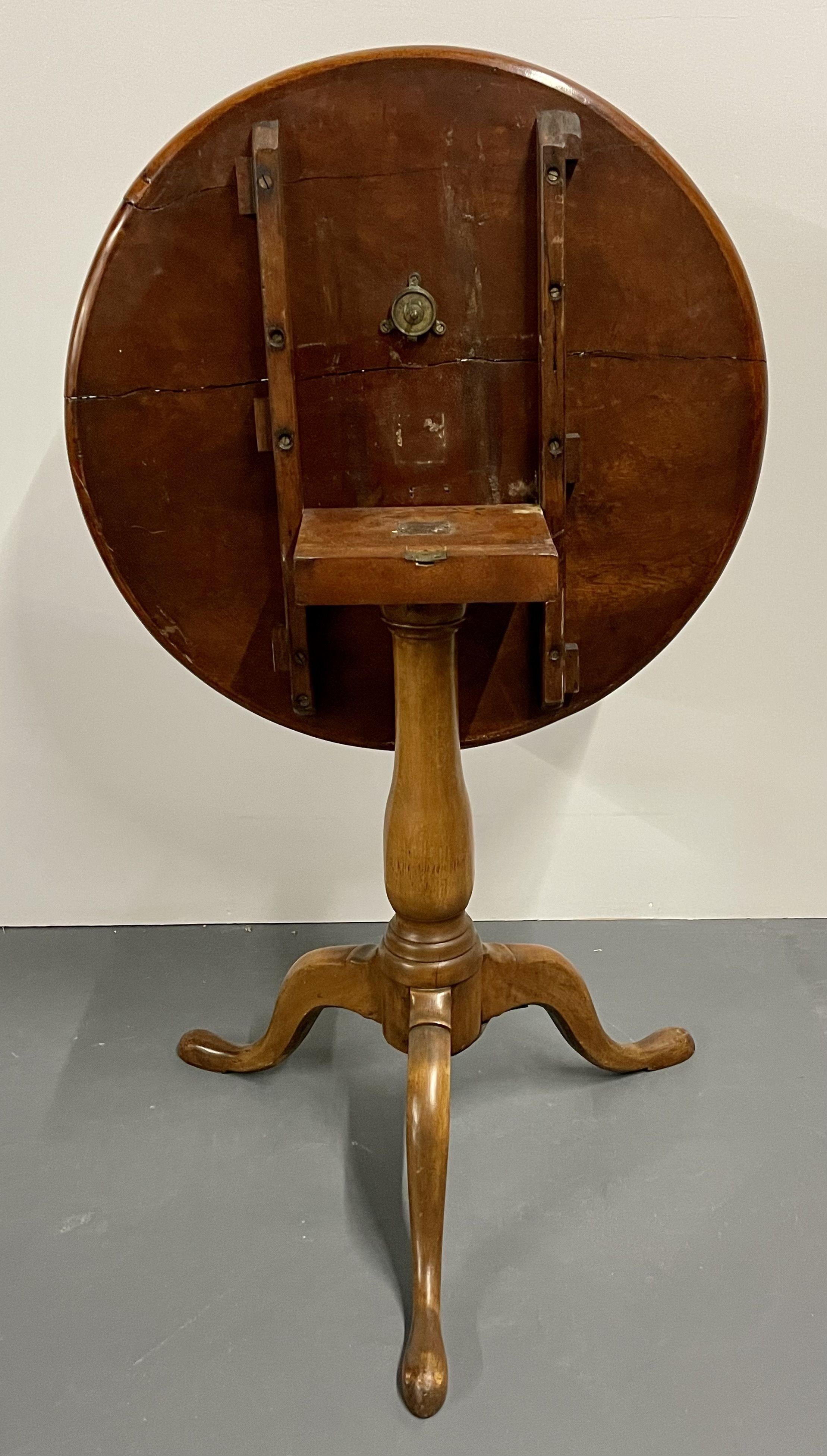 19th Century American Pie Crust Table, Tilt Top, Solid Wood Carved For Sale 5