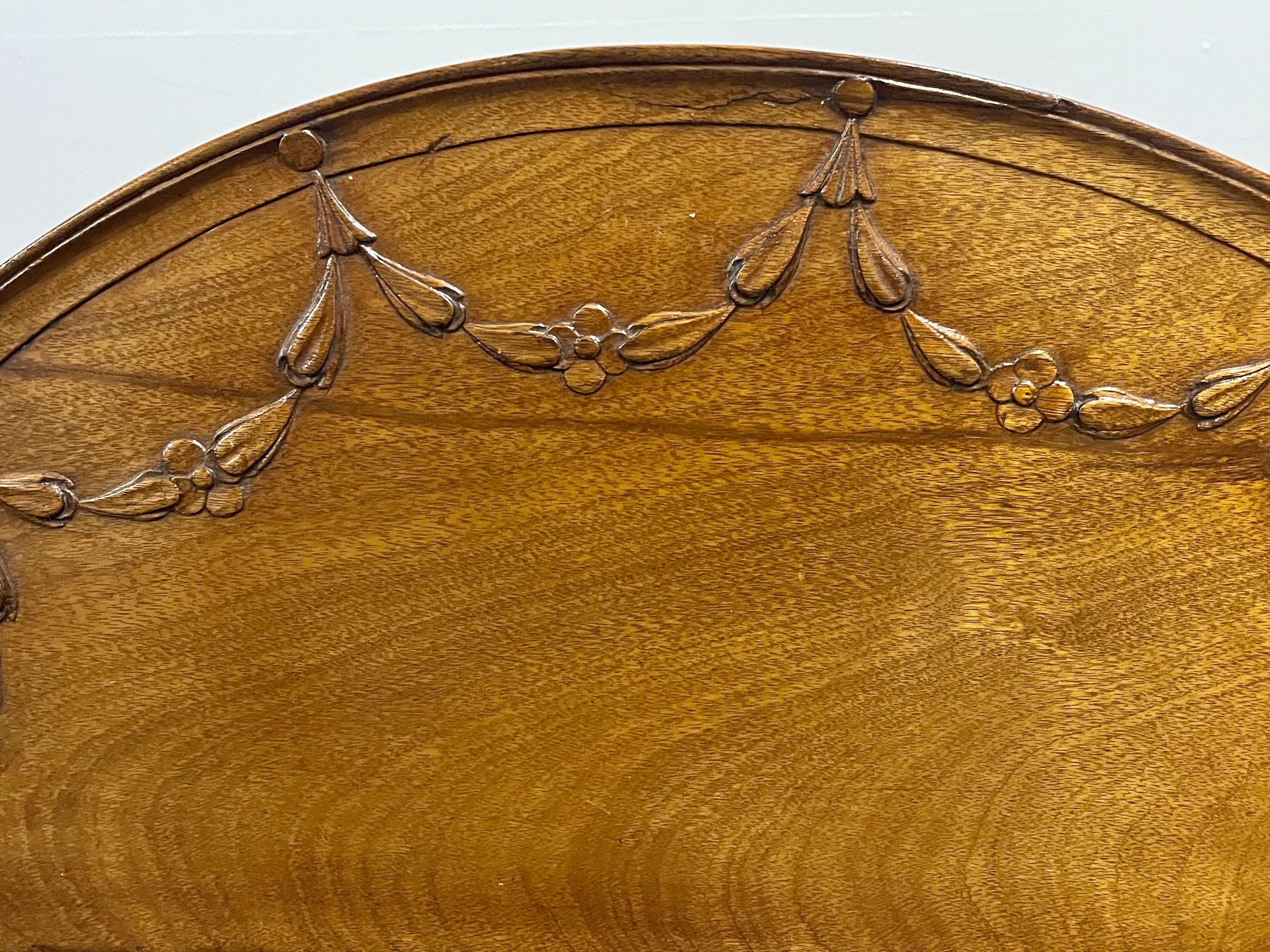 Amerikanischer Pie Crust-Tisch des 19. Jahrhunderts, Klappplatte, Massivholz geschnitzt (Holz) im Angebot
