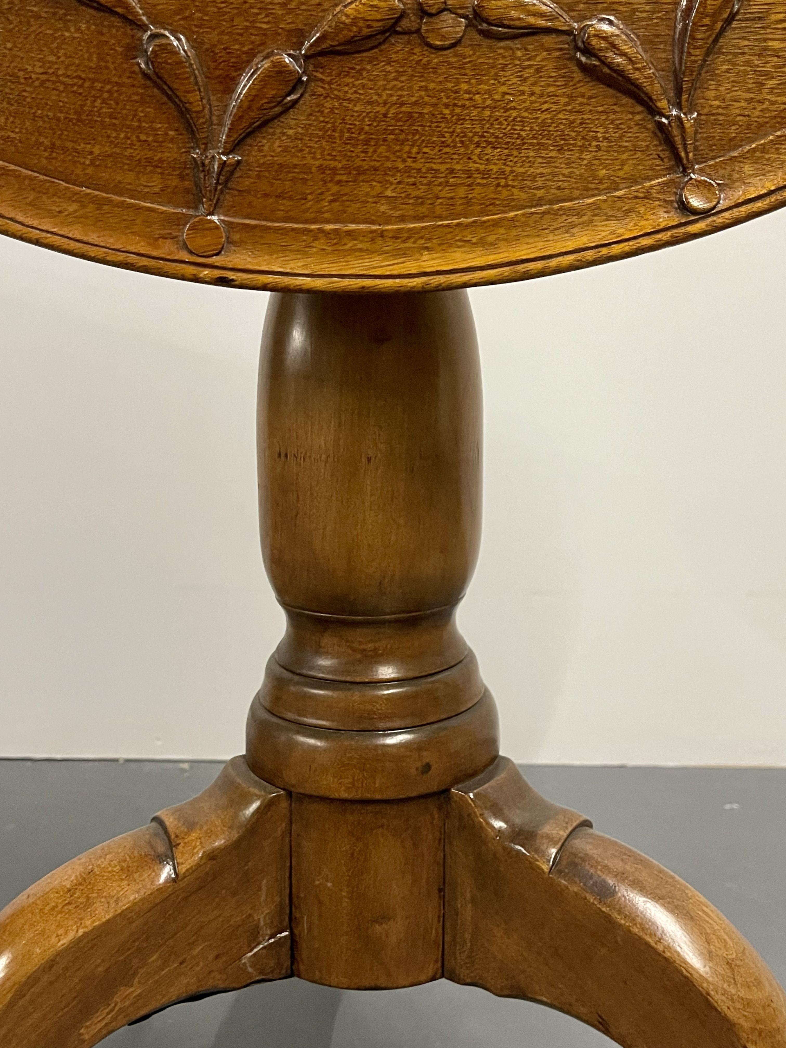 19th Century American Pie Crust Table, Tilt Top, Solid Wood Carved For Sale 3