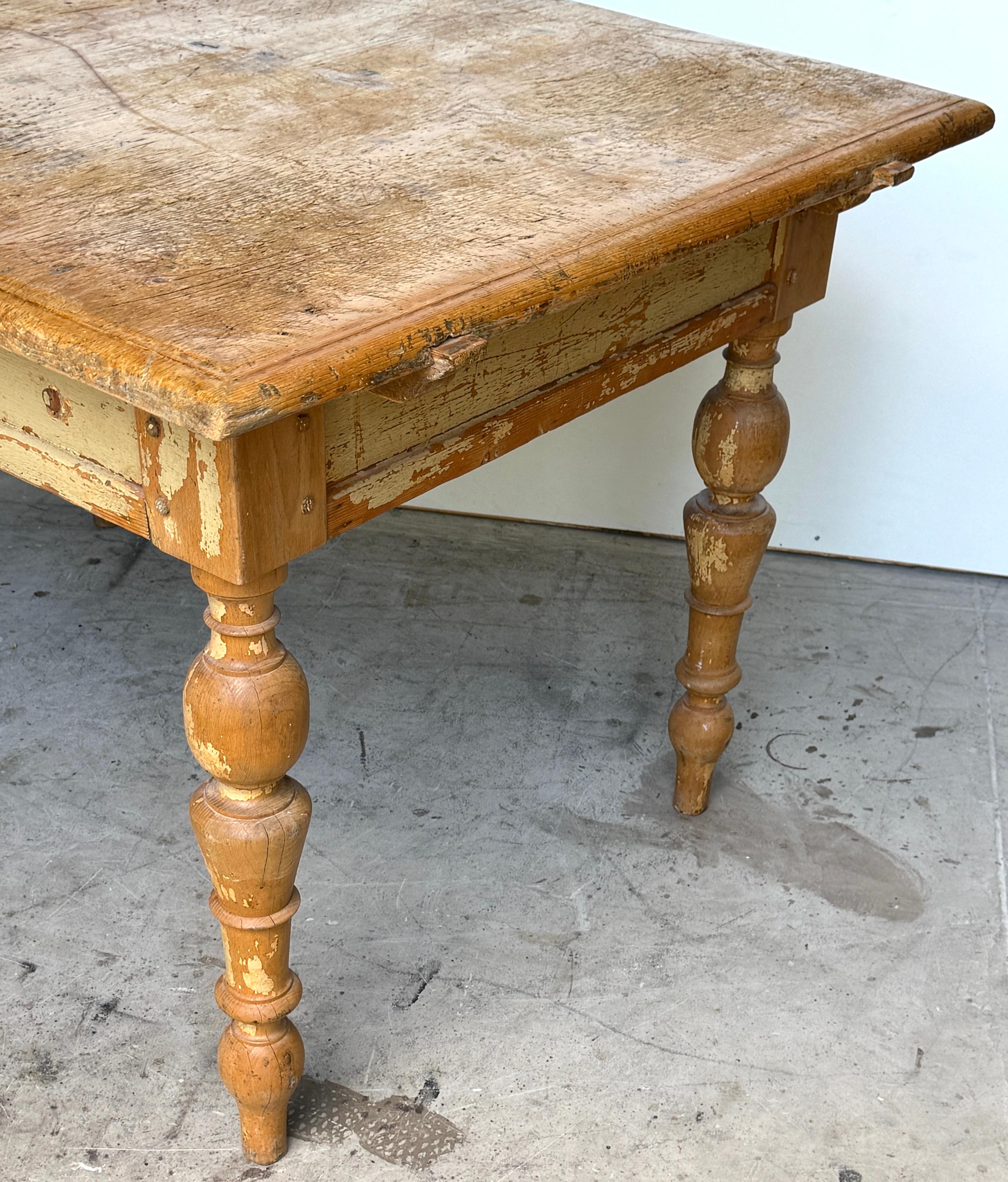 19th-Century American Pine Farm Table Original Surface, One Drawer For Sale 4