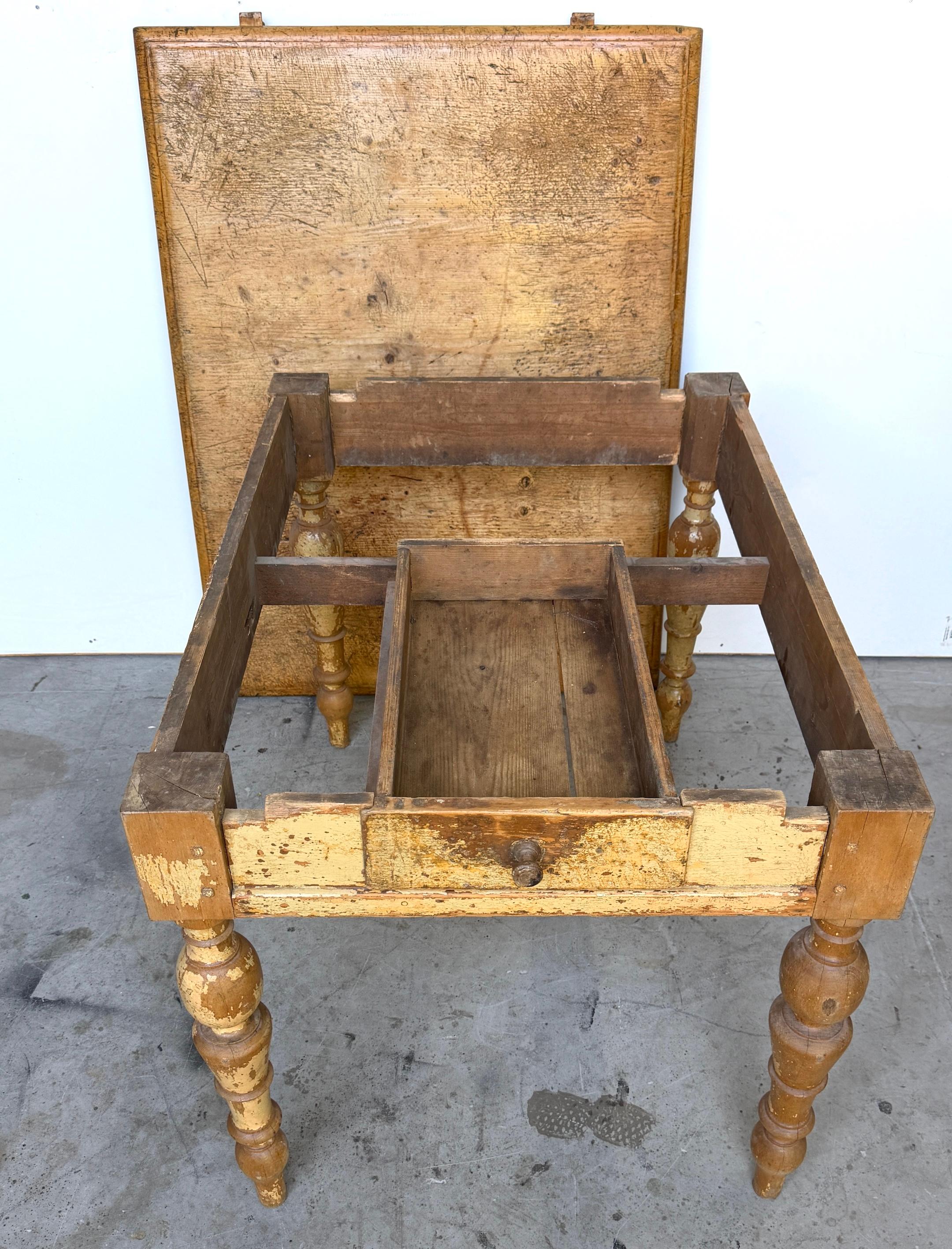 19th-Century American Pine Farm Table Original Surface, One Drawer For Sale 6