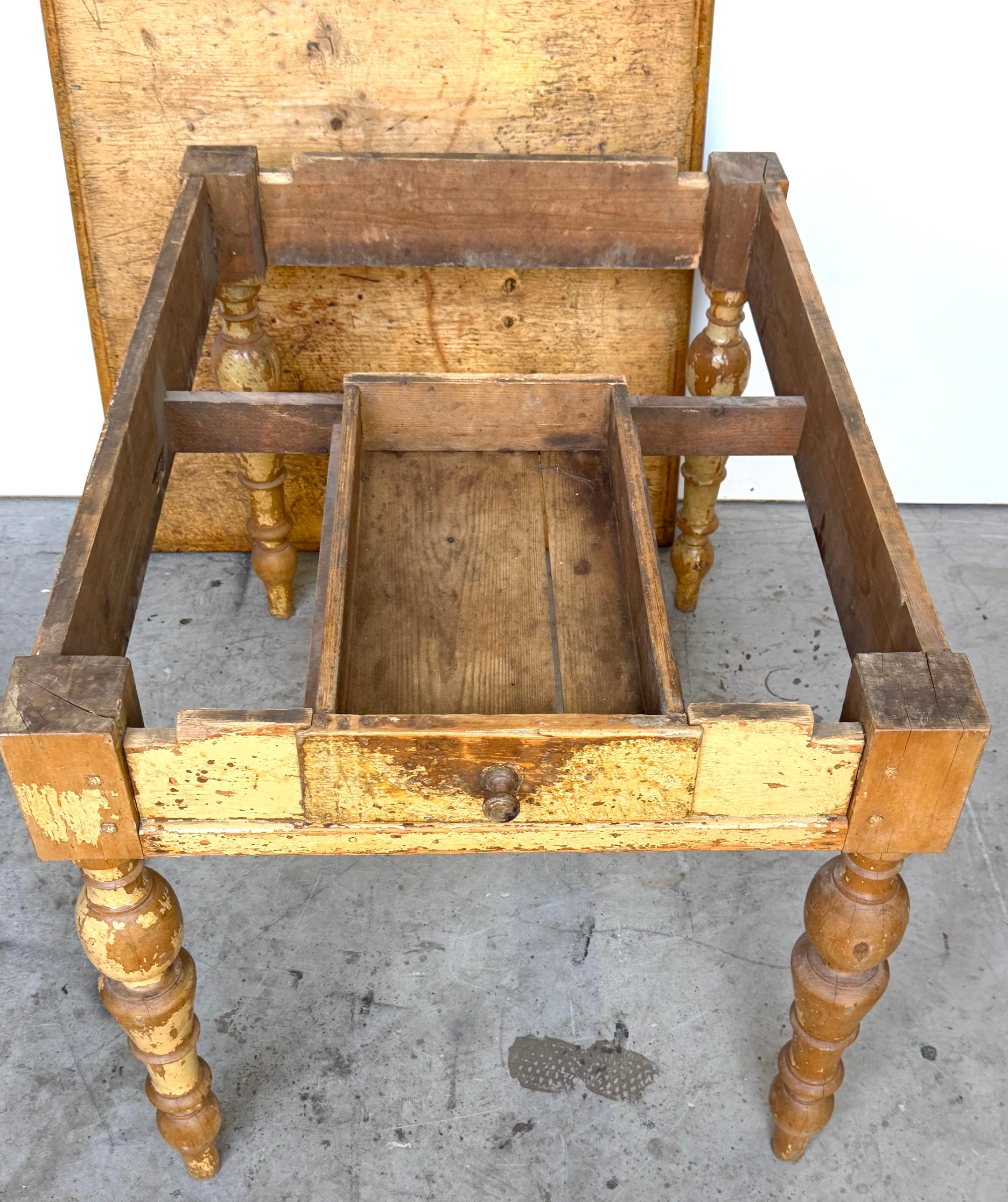 19th-Century American Pine Farm Table Original Surface, One Drawer For Sale 7