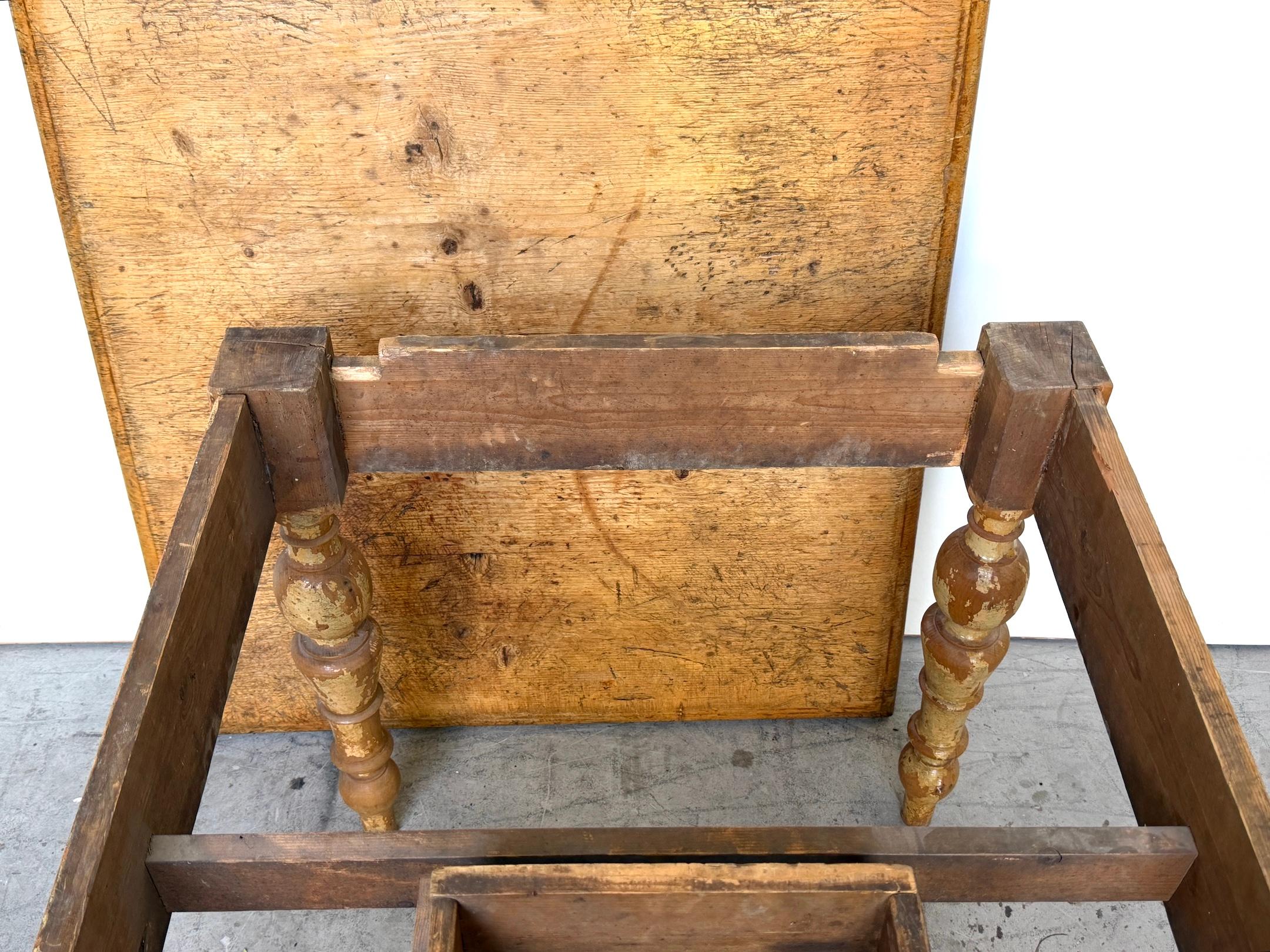 19th-Century American Pine Farm Table Original Surface, One Drawer For Sale 9
