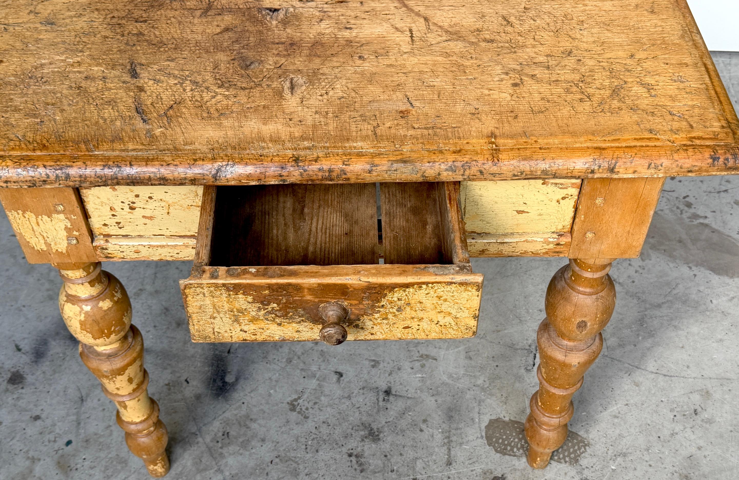 Rustic 19th-Century American Pine Farm Table Original Surface, One Drawer For Sale