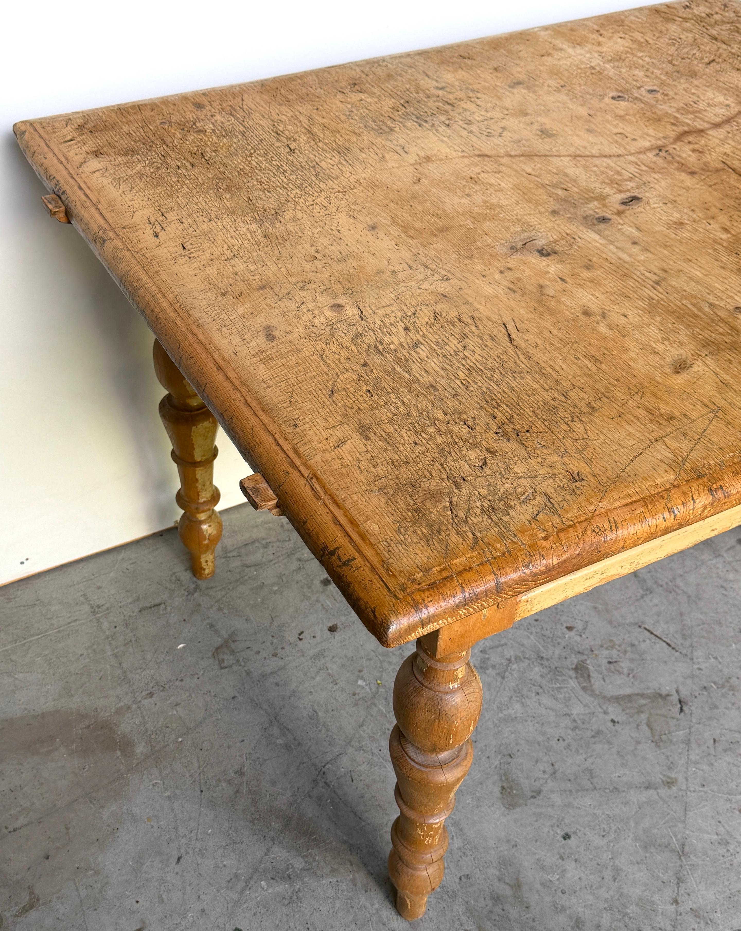 19th Century 19th-Century American Pine Farm Table Original Surface, One Drawer For Sale