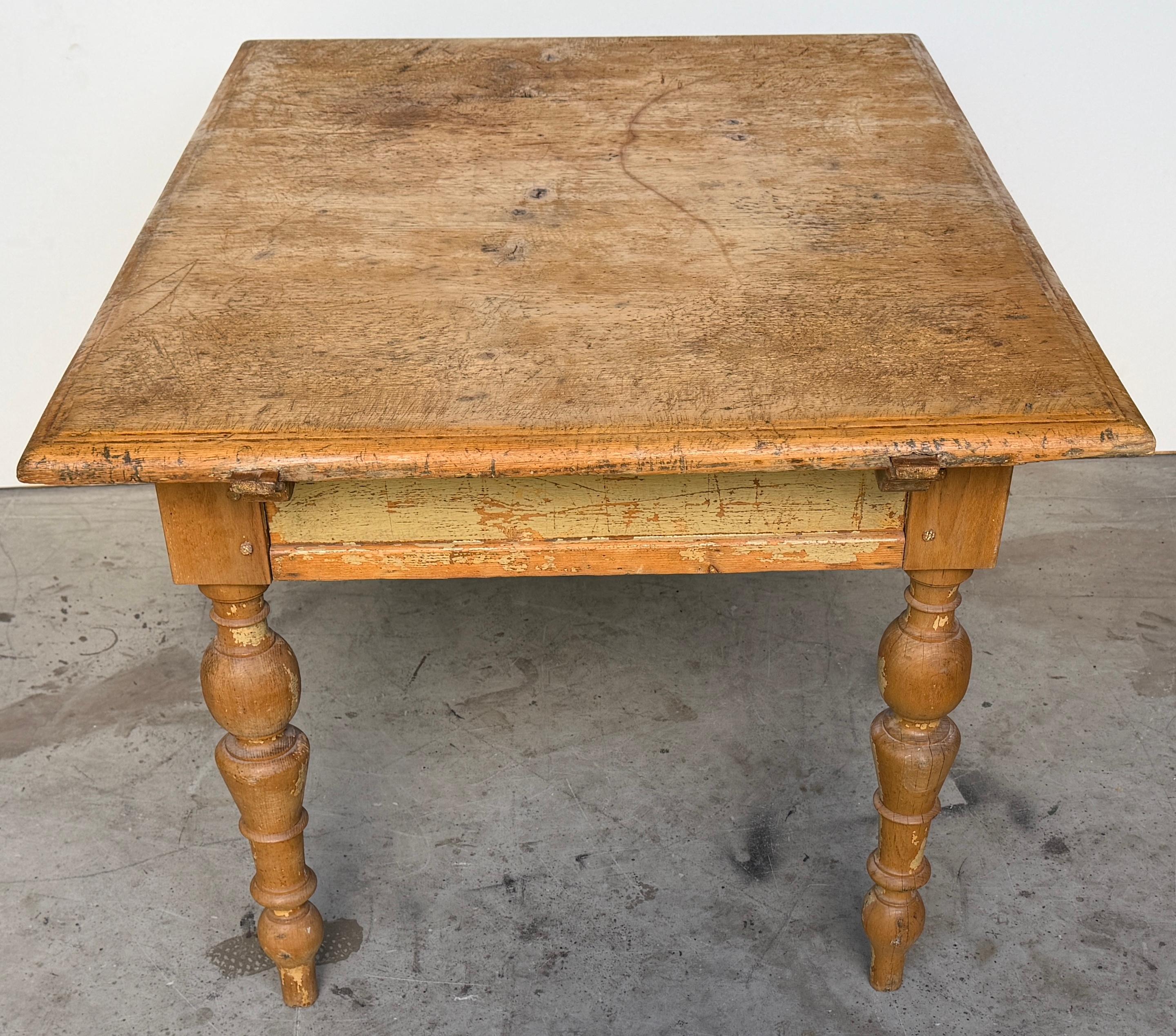 19th-Century American Pine Farm Table Original Surface, One Drawer For Sale 1