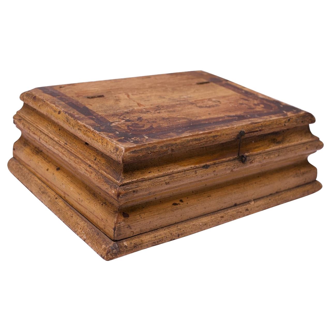 19th Century American Pine Primitive Decorative Box