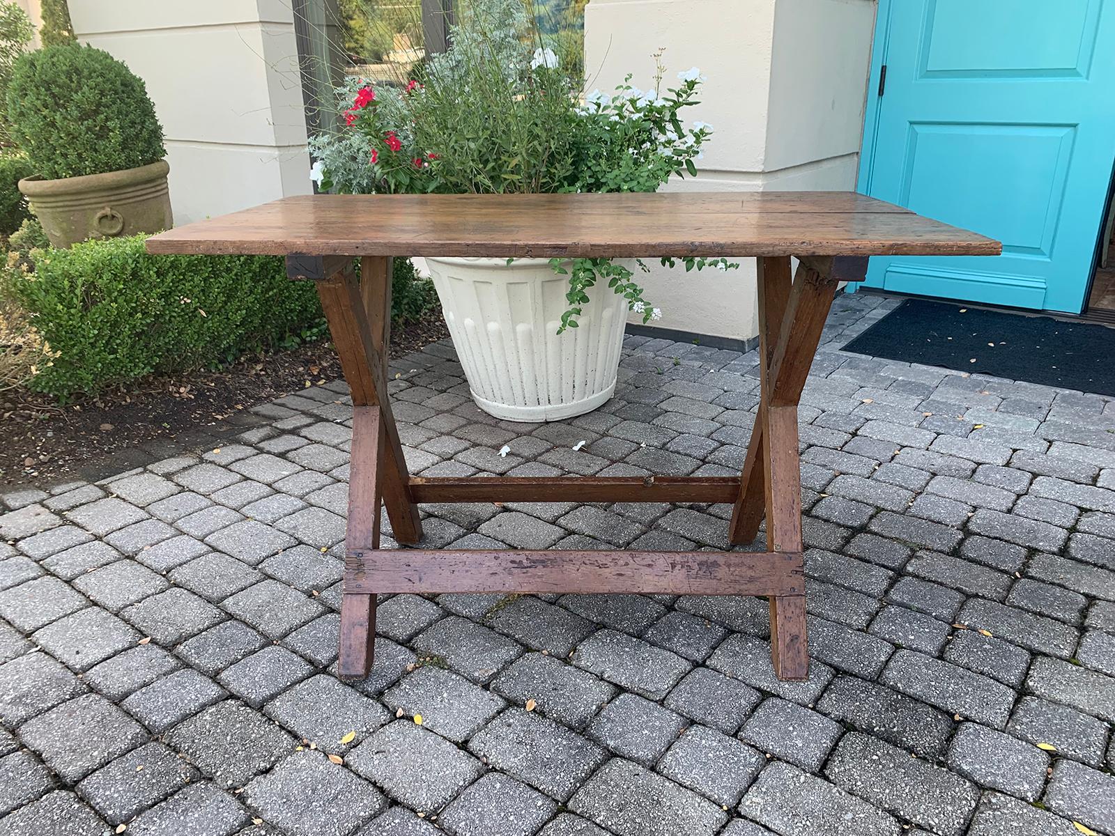 19th Century American Pine Sawbuck X-Table In Good Condition In Atlanta, GA