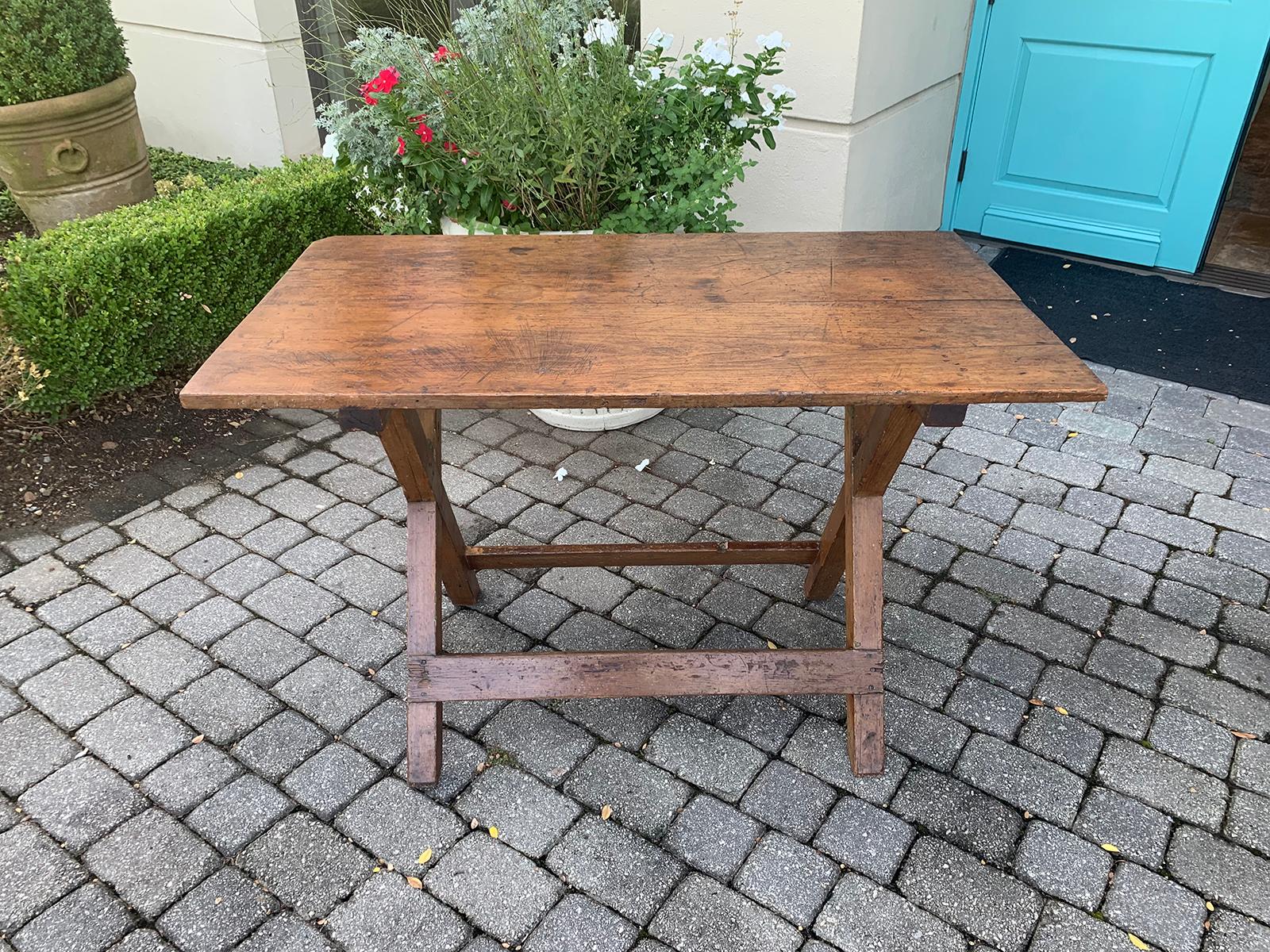 Wood 19th Century American Pine Sawbuck X-Table