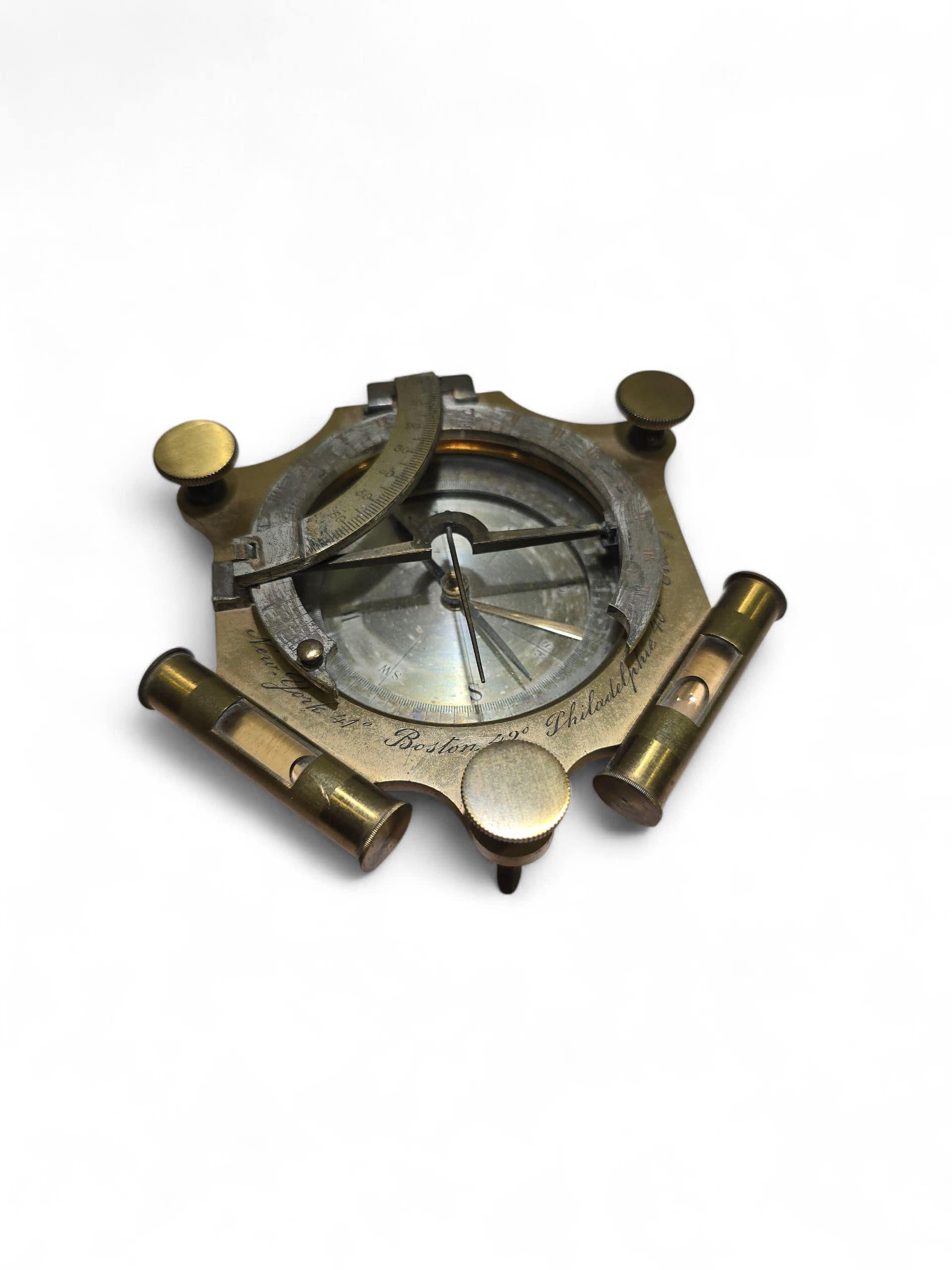 Cadran solaire portatif américain en bronze gravé du 19e siècle en vente 5