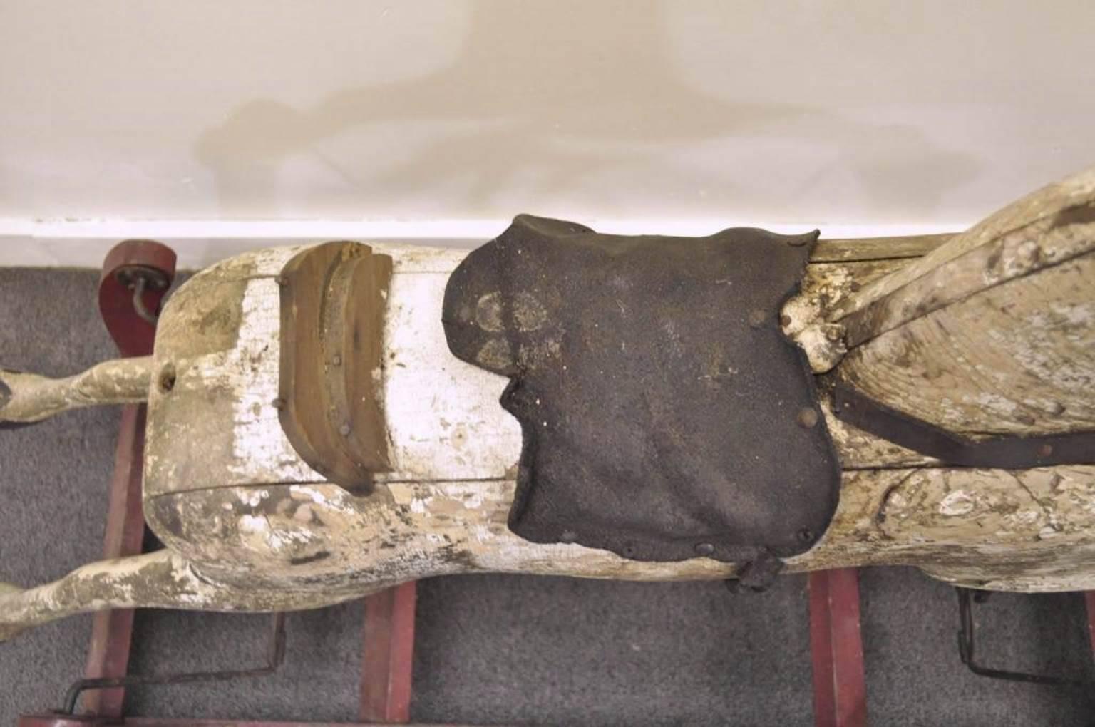 Amerikanisches primitives geschnitztes Holz Gusseisen-Gliederschaukel-Hobbypferd aus dem 19. Jahrhundert im Angebot 2
